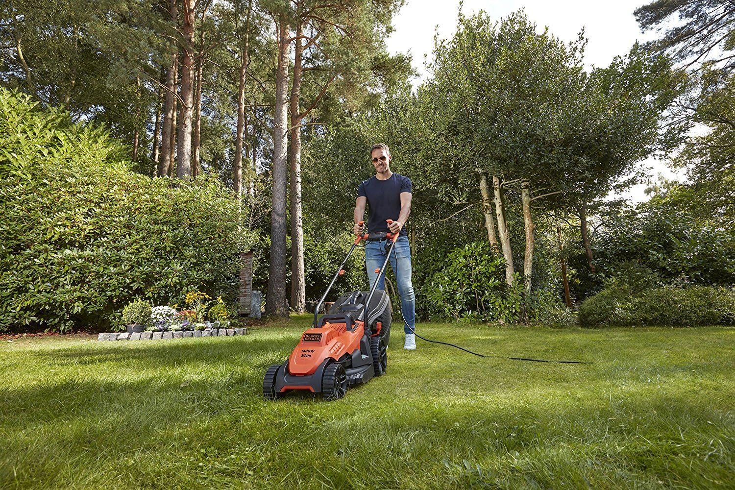 BLACK+DECKER BEMW461BH-QS 1400W Electric Lawnmower 34cm 6 Adjustable Heights 20, 30, 40, 50, 60 and 70mm Ideal for 300 to 400 m² - Image 4