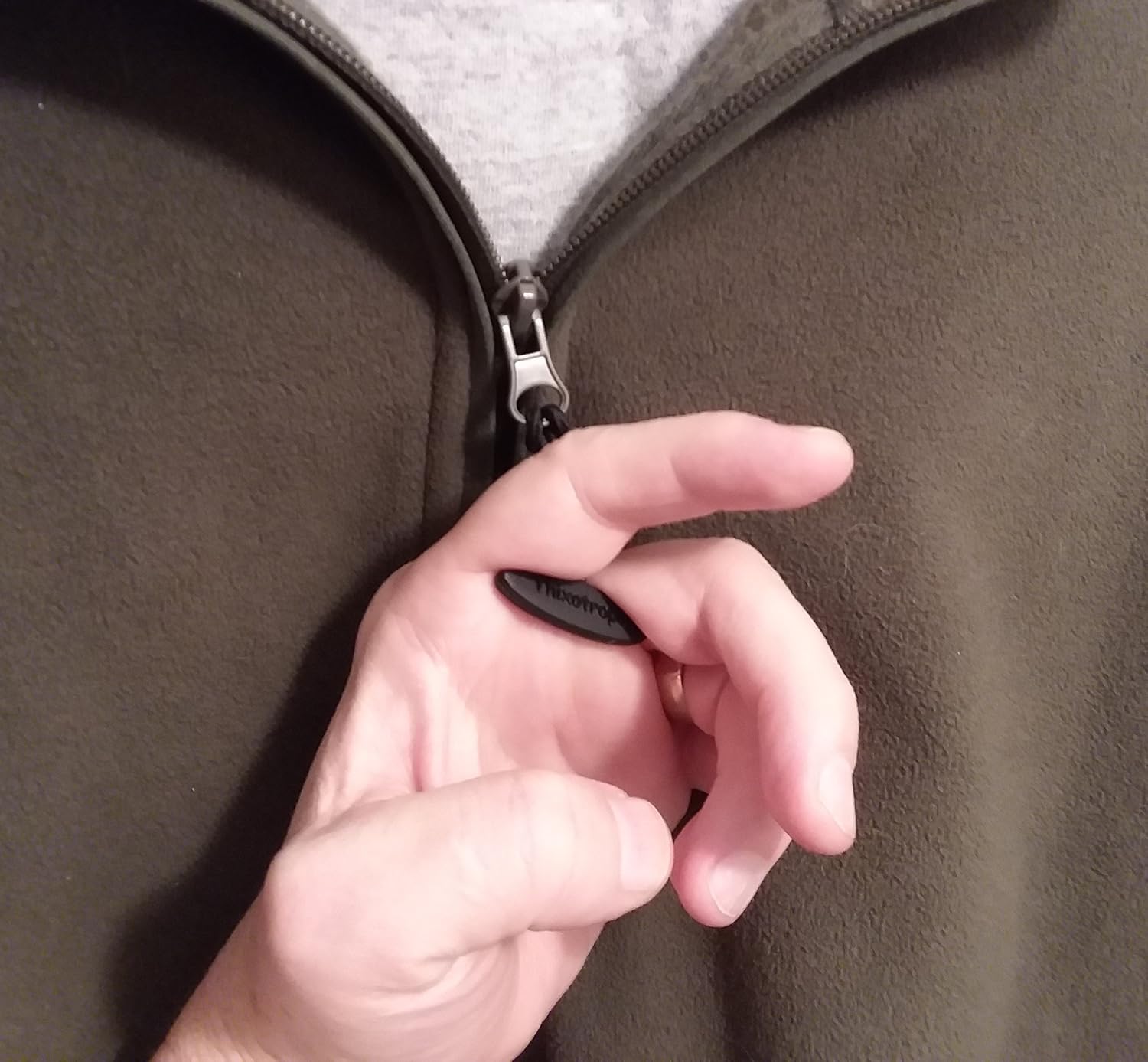 Zipper Pull Tabs for Arthritis | Weak Grip Dressing Aid for The Disabled | Cold Weather Sport Gear (10 Pack): Arts, Crafts & Sewing