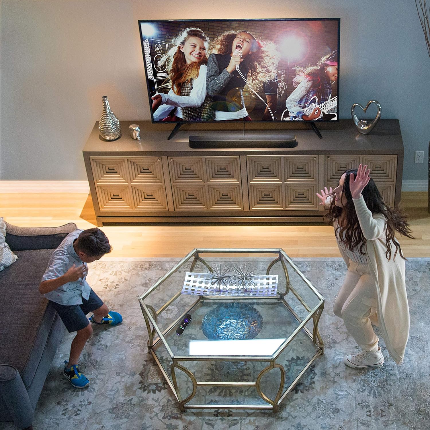 Roku Smart Soundbar, 4K/HD/HDR streaming media player & exceptional audio includes Roku voice remote: Electronics