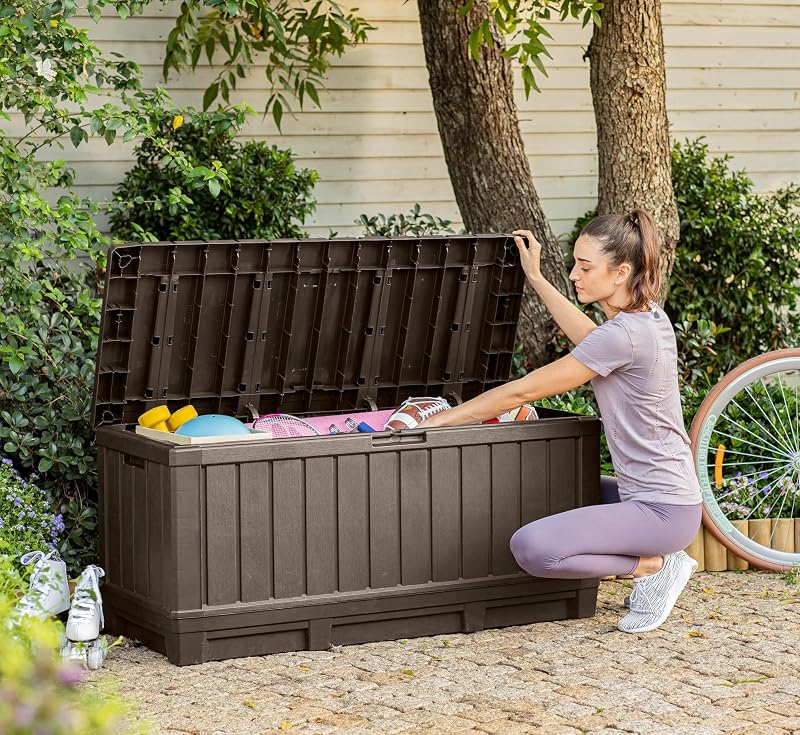 Gartentruhe KENTWOOD 350L Braun – Wetterfeste Gartenbox in Holzoptik mit Sitzfunktion – UV-beständige Aufbewahrungsbox, abschließbar, für Innen- & Außenbereich