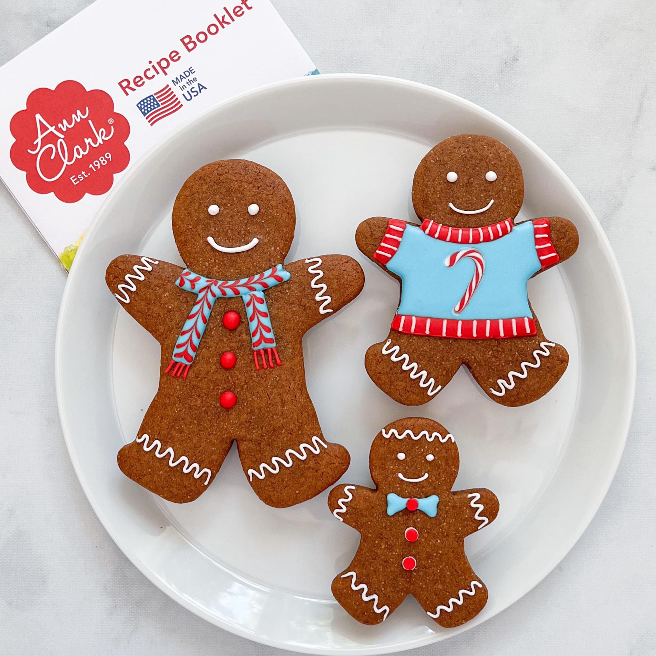 Ann Clark Cookie Cutters 3-Piece Gingerbread Man Cookie Cutter Set with Recipe Booklet, 7.6 cm, 9.5 cm, 12.7 cm
