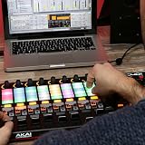 Akai APC40 MKII USB MIDI Controller Ableton Live Lite 5x8 Clip Matrix view 2