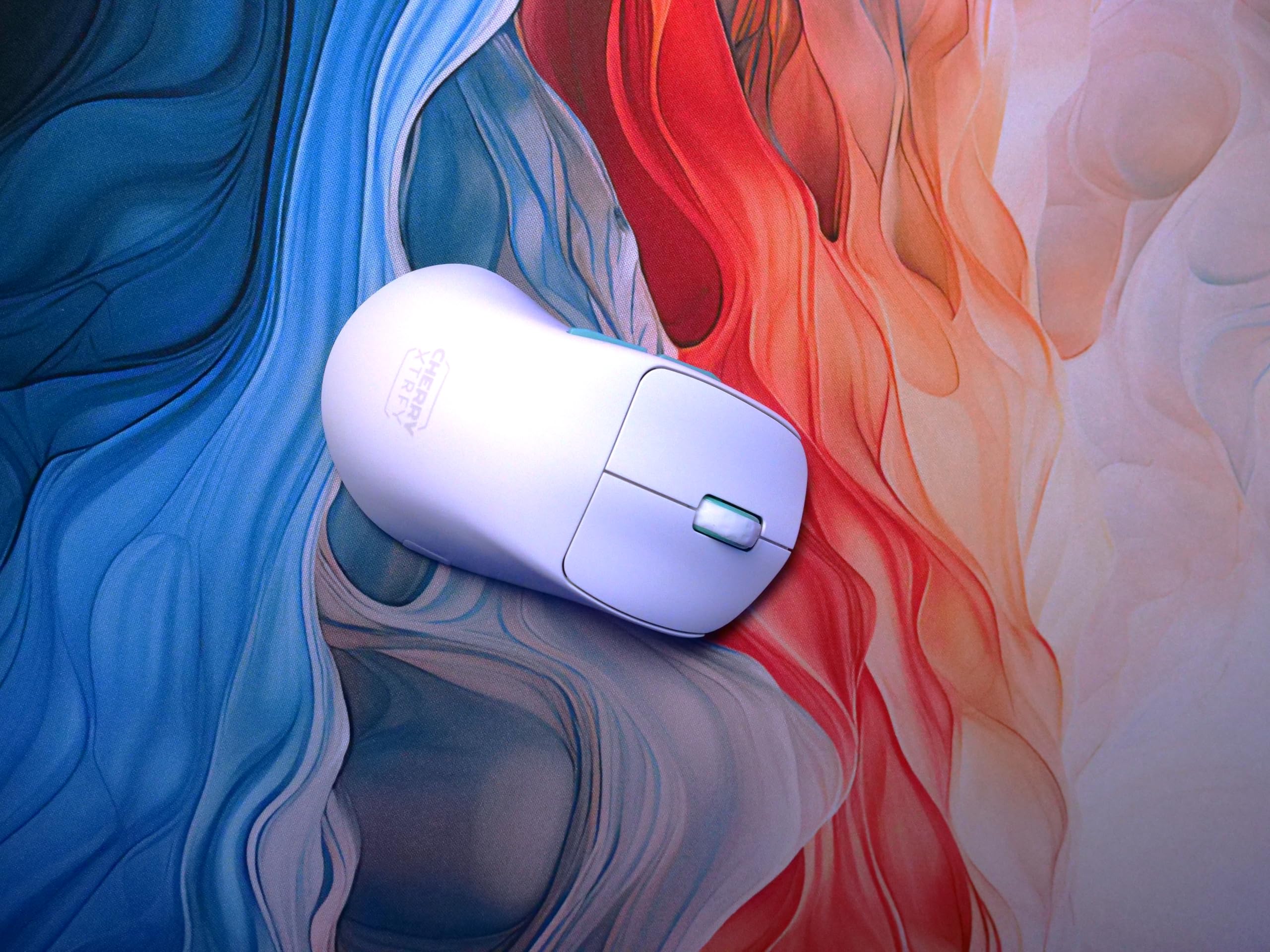CHERRY XTRFY M64 Wireless, Ultraleichte Kabellose Gaming-Maus, 2,4 GHz Funk, Optimiert für esports, Ergonomische Form mit Besonders Niedriger Front, Weiß 4