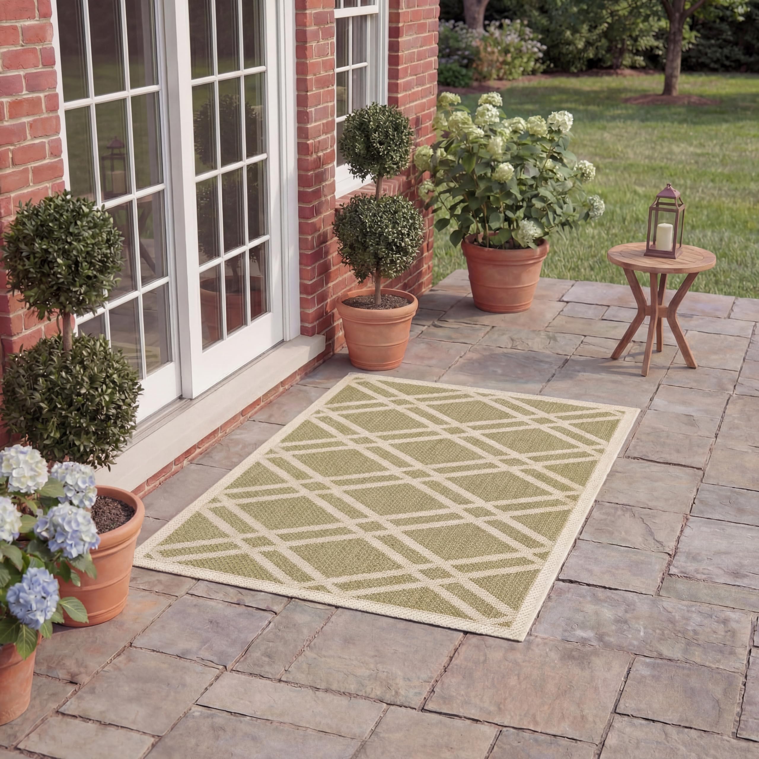 Safavieh Trellis Indoor/Outdoor Woven Accent Area Rug, Courtyard Collection, CY6923, in Green / Beige, 61 X 109 cm for Garden, Patio or Any Outdoor Space โ image 1