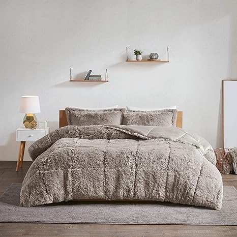 Amazon Com 3 Piece Gray Faux Fur Comforter King Cal King Set Micromink Bedding Soft Plush Velvet Fluffy Comfy Cozy Mink Heavyweight Reversible Microfiber Home Kitchen