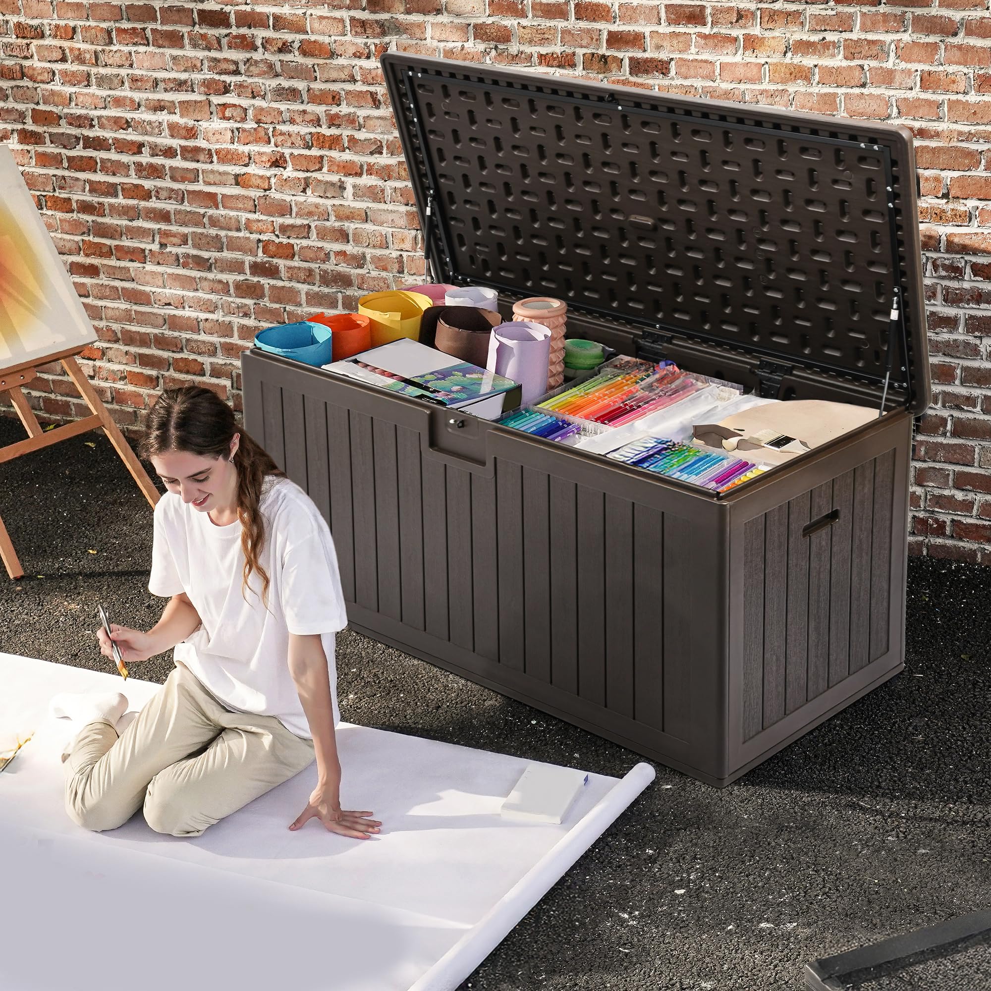DWVO 567.8L Resin Aufbewahrungsbox für Außen, Doppelwandige wasserdichte Gartenbox mit Holzmaserung, Abschließbare Aufbewahrungsbox als Tisch oder Sitzbank (1000 kg Belastbarkeit) – Braun 2