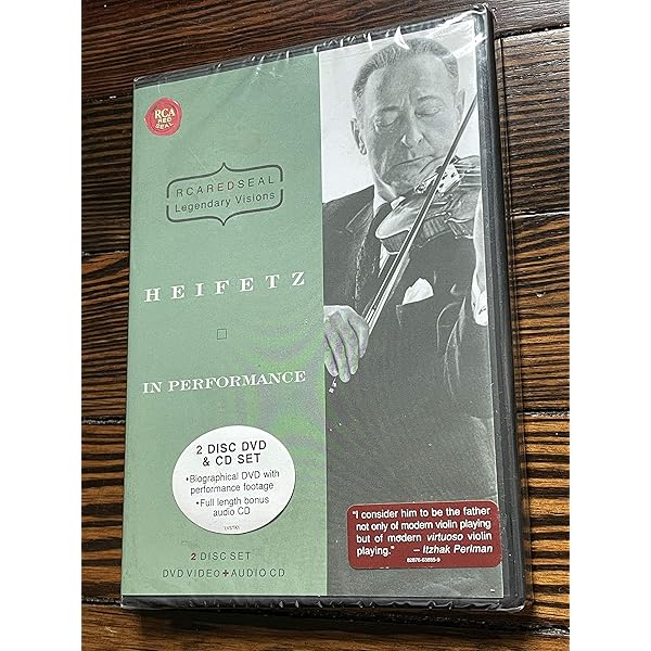 Amazon.com: Van Cliburn - Concert Pianist (With Audio CD) : Van