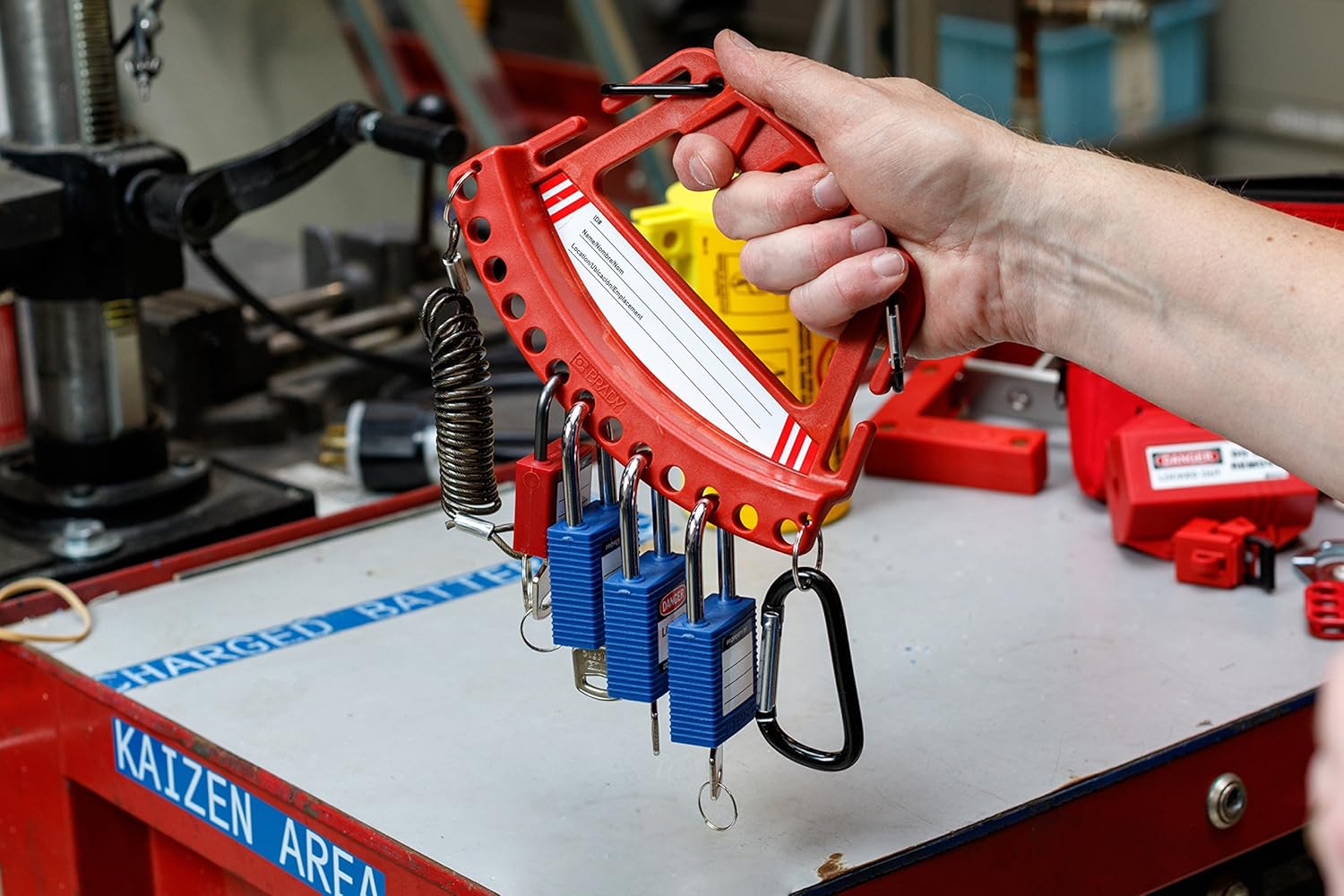 Lockout/tagout замки. Замок безопасности промышленный. Блокиратор электрических автоматов. Ms116 abb в щите. Interlock switch.