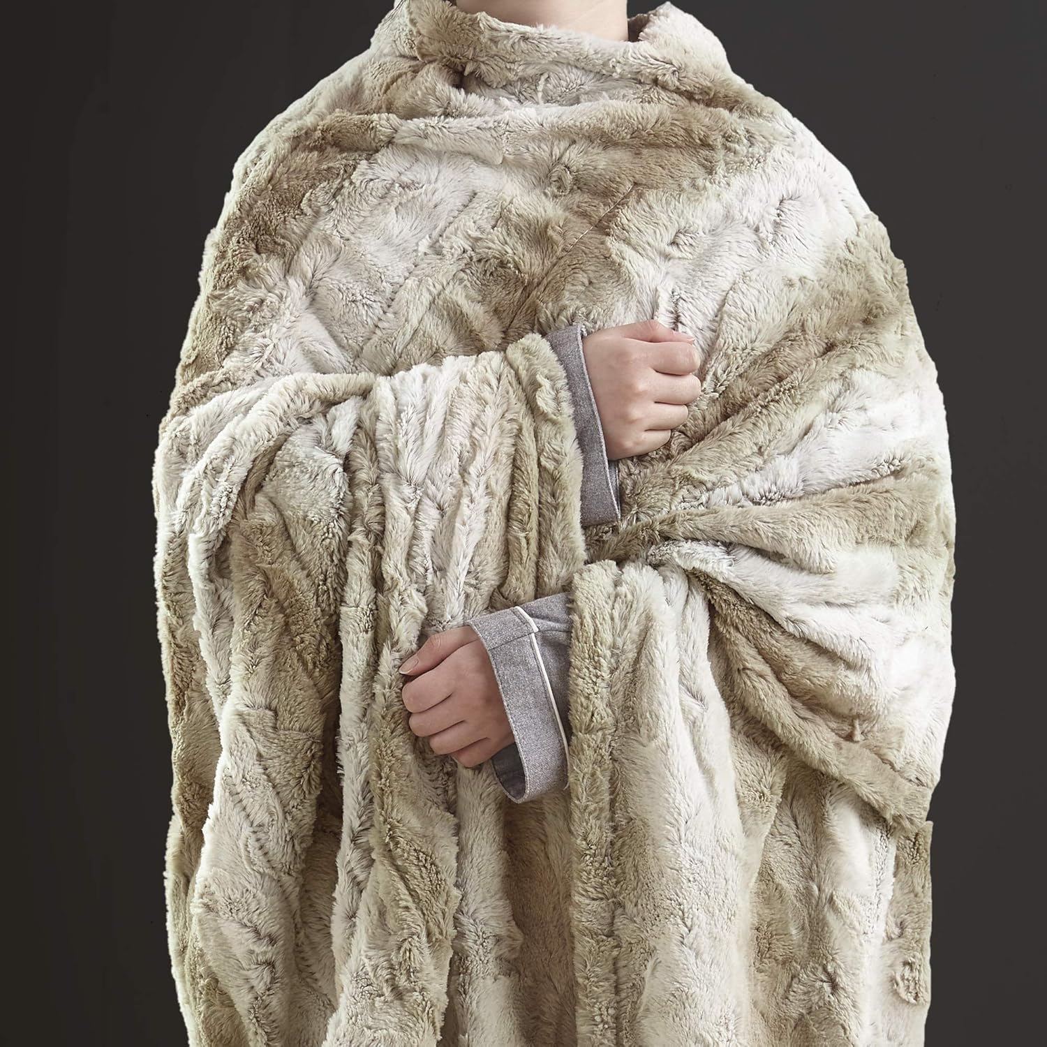 Beautyrest Heated Zuri Electric Blanket Throw Ultra Soft Faux Fur Reverse to Mink Auto Shut Off Oversize with 3 Heat Level Setting Controller, 50x70, Sand Tip Dye: Home & Kitchen