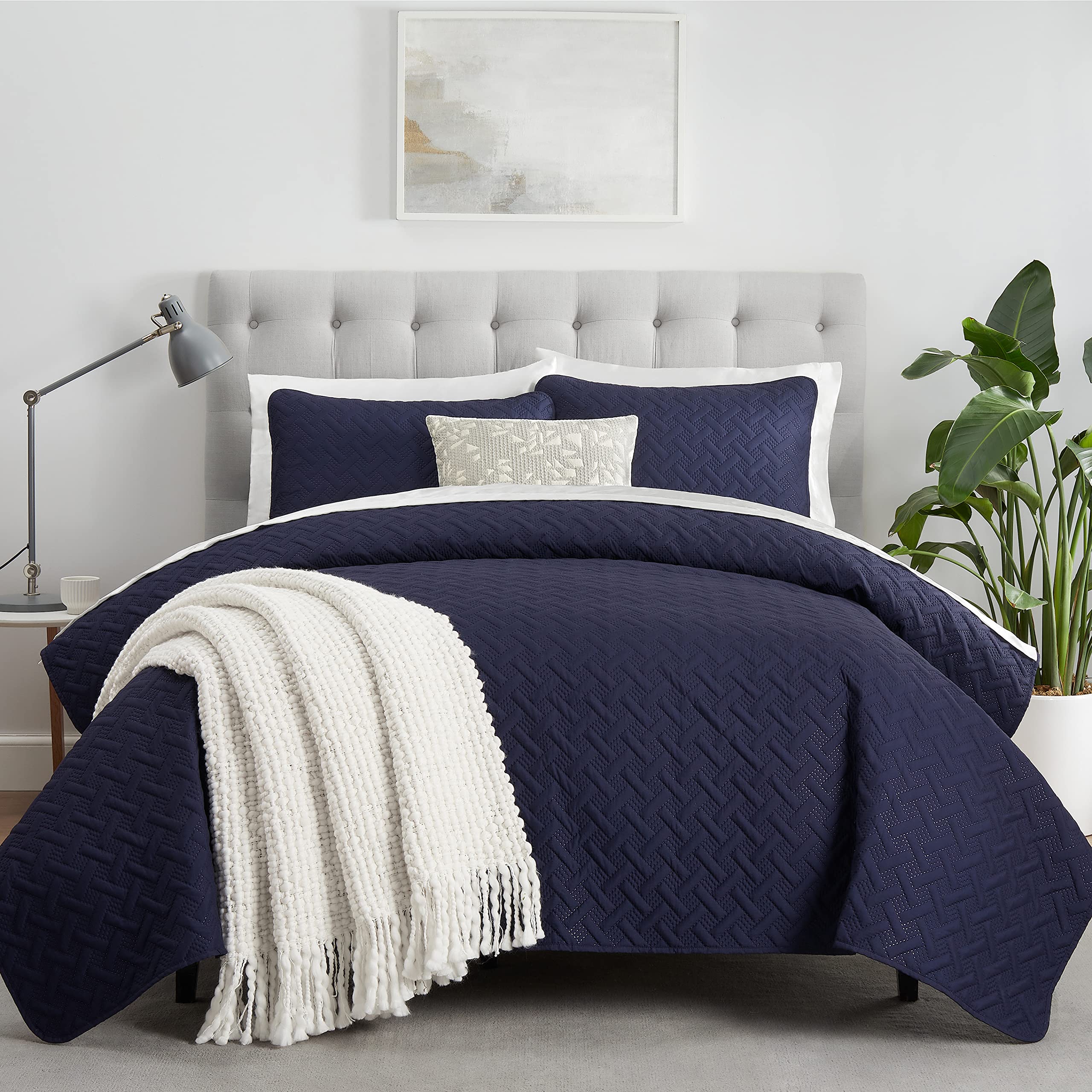 Serta ComfortSure Soft 3-Piece King/ Cal King Quilt Bedding Set, Includes Bedspread/Coverlet and Pillow Shams, Bedding for All Seasons, Machine Washable, Navy Image