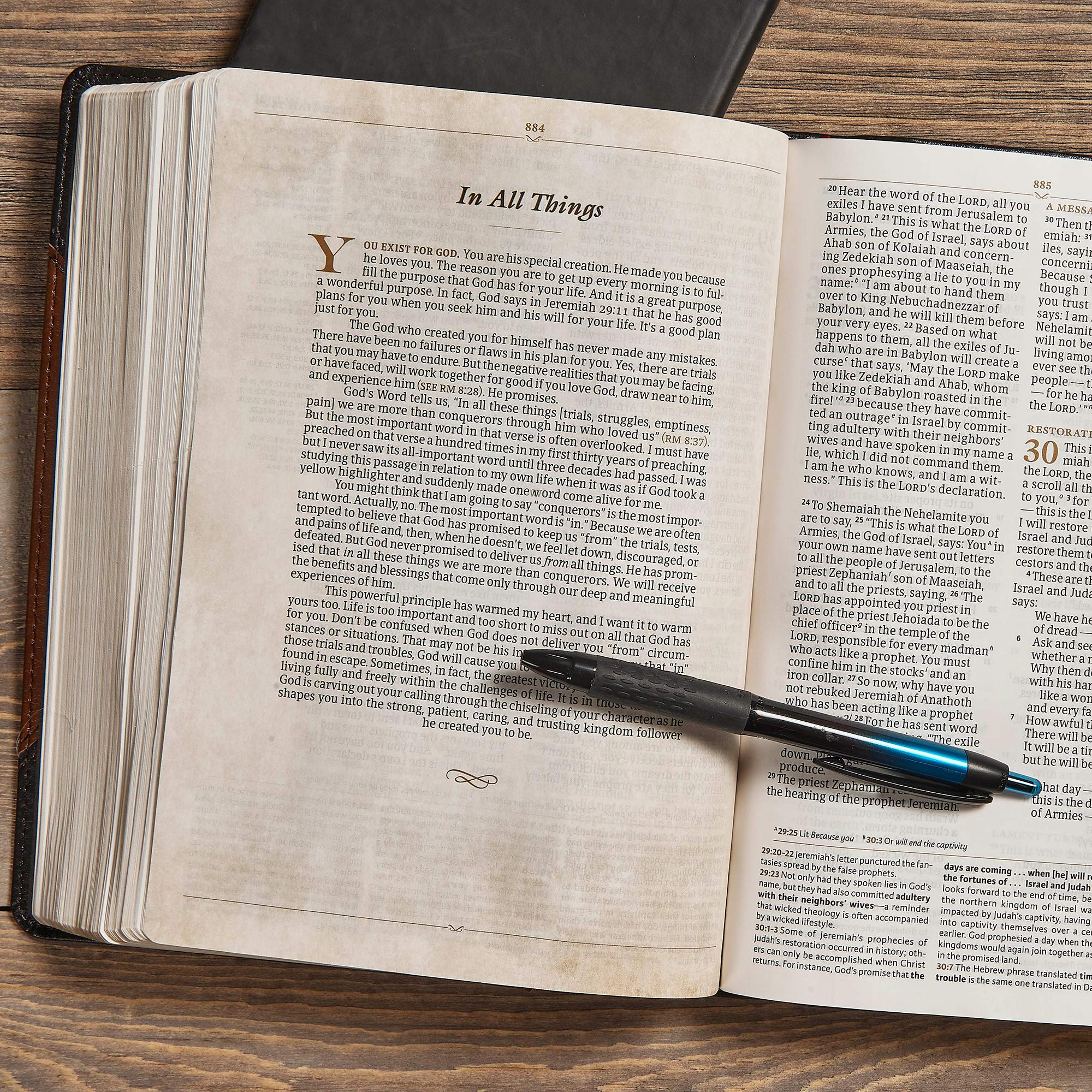 CSB Tony Evans Study Bible, Black/Brown LeatherTouch, Black Letter, Study Notes and Commentary, Articles, Videos, Charts, Easy-to-Read Bible Serif Type CSB Tony Evans Study Bible, Black/Brown LeatherTouch, Black Letter, Study Notes and Commentary, Articles, Videos, Charts, Easy-to-Read Bible Serif Type Imitation Leather