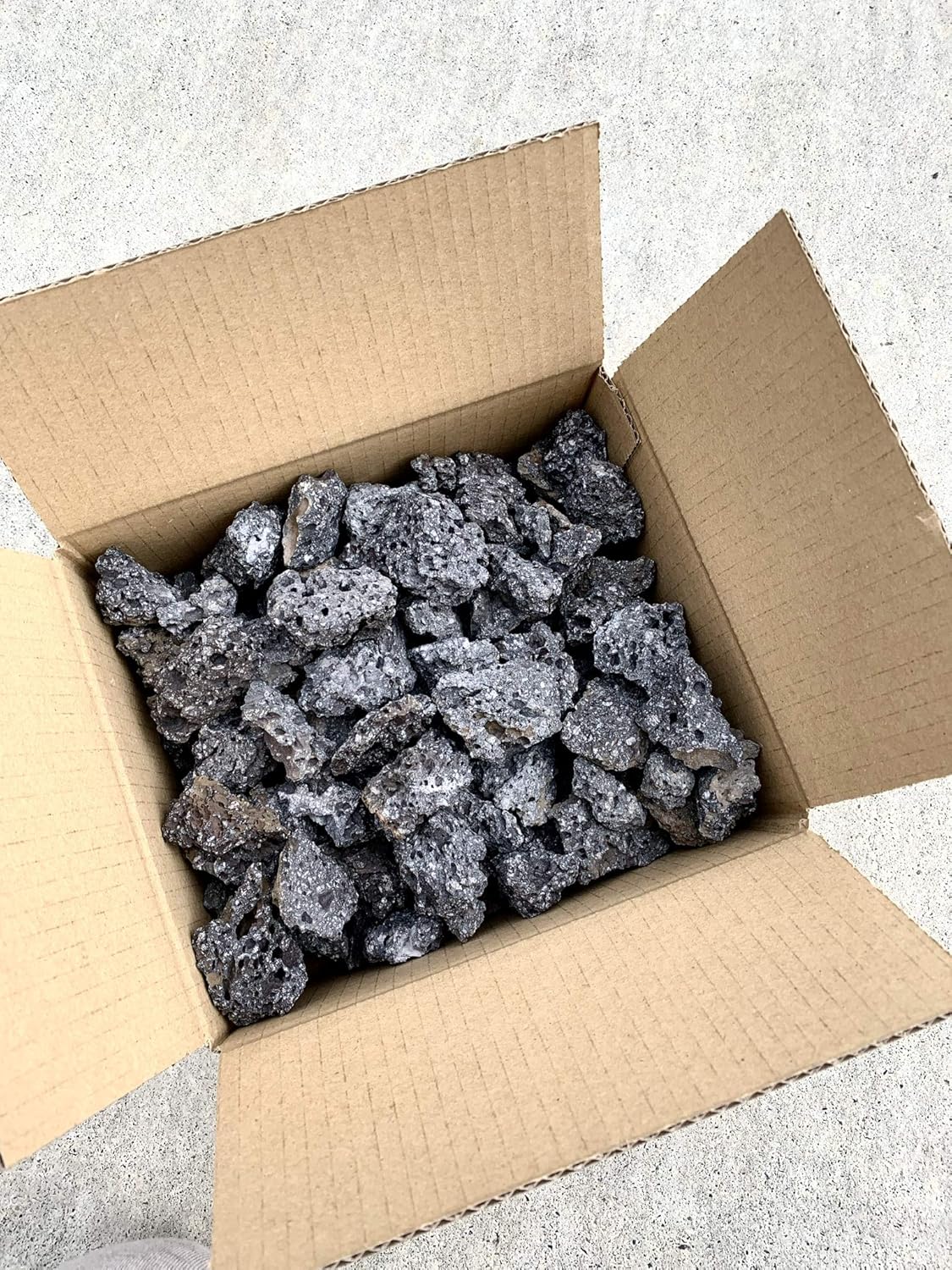 Amazon 溶岩砂利 高濾過 2キロ 40 黒 水槽 レイアウト 石 飾り 花壇 ガーデン アクアリウム 水質改善 アルカリ 4キロ 富士山溶岩石 底床 通販