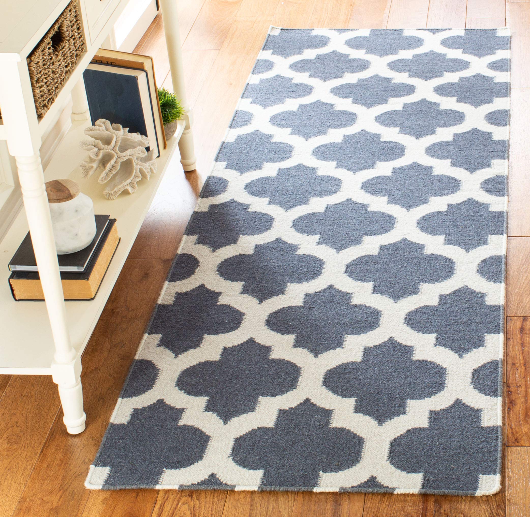 Safavieh Contemporary Indoor Flatweave Runner Area Rug, Dhurrie Collection, DHU623, in Blue / Ivory, 76 X 213 cm for Living Room, Bedroom or Any Indoor Space