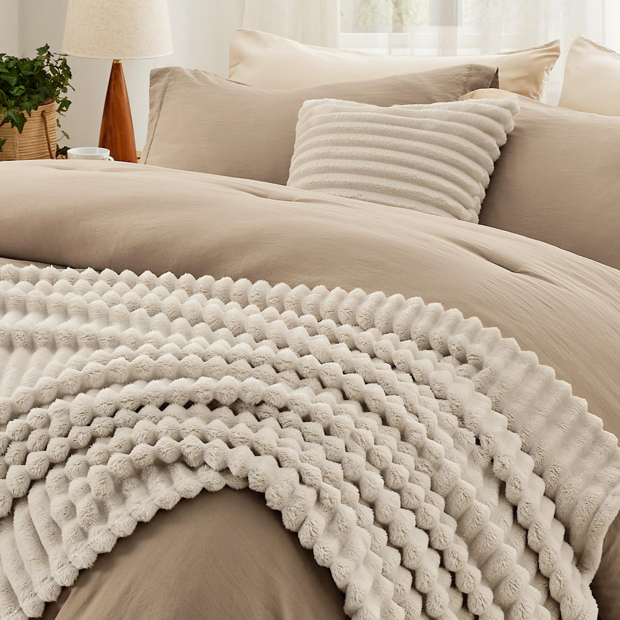 Photo 1 of ***COMFORTER ONLY***
Bedsure Comforter Full Size - Full Size Comforter All Season, Khaki