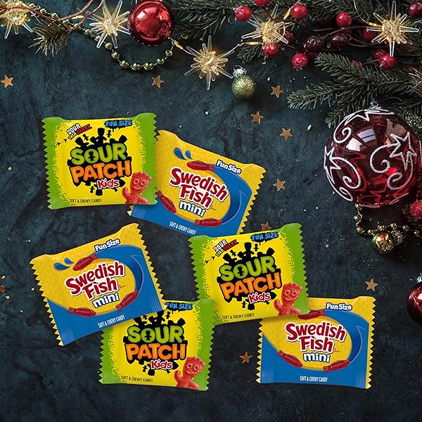 SOUR PATCH KIDS AND SWEDISH FISH MINI HOLIDAY CANDY VARIETY PACK, 22 SNACK PACKS