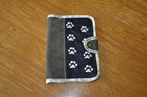 Protege Carnet De Sante Pour Chien Ou Chat Tissus Noir Brode Empreintes De Pattes Et Velours Kaki Personnalisable Amazon Fr Handmade