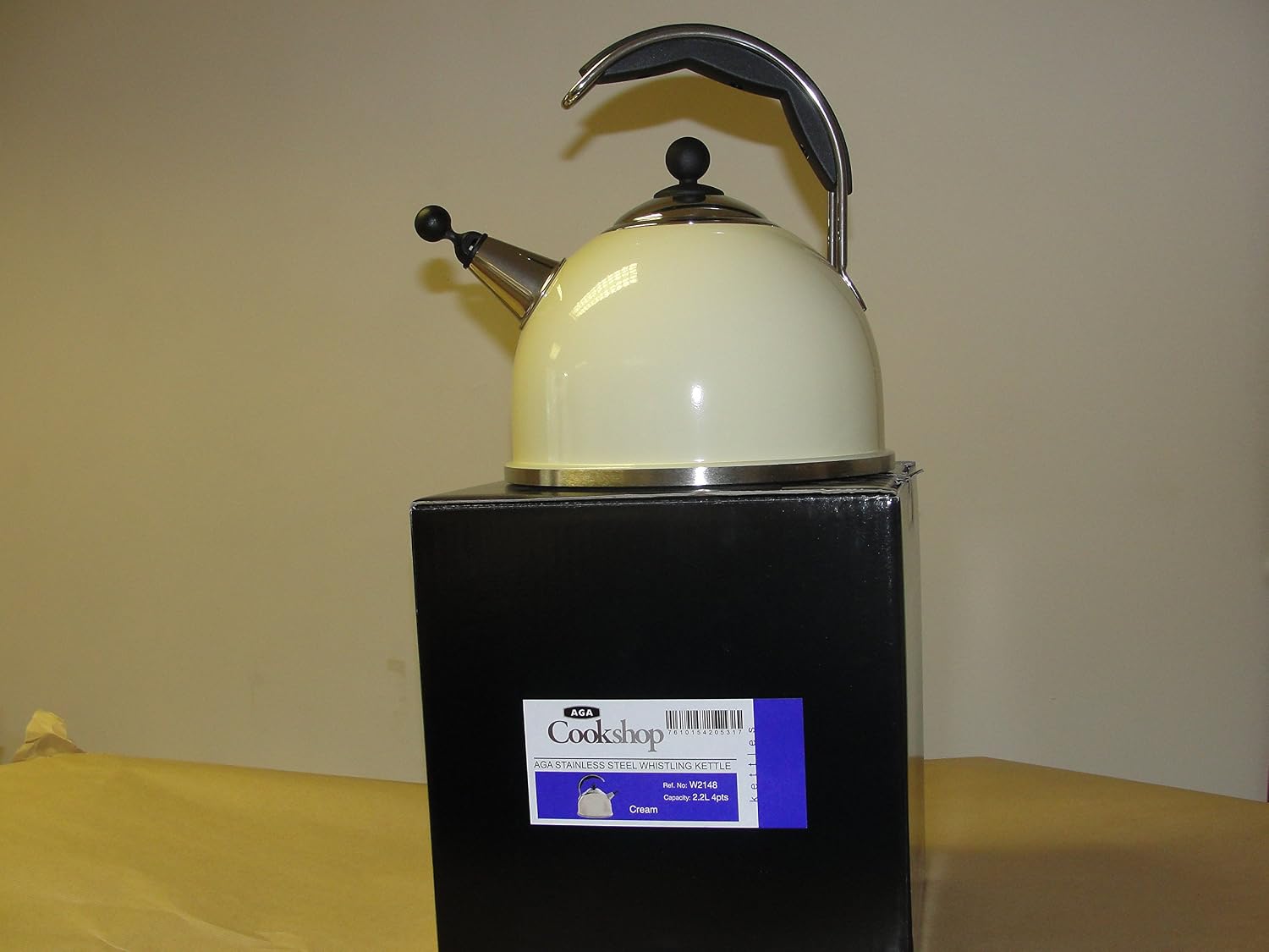 Aga Stainless Steel Whistling Kettle (2.2l) - Cream Enamel, 2.5 Litres