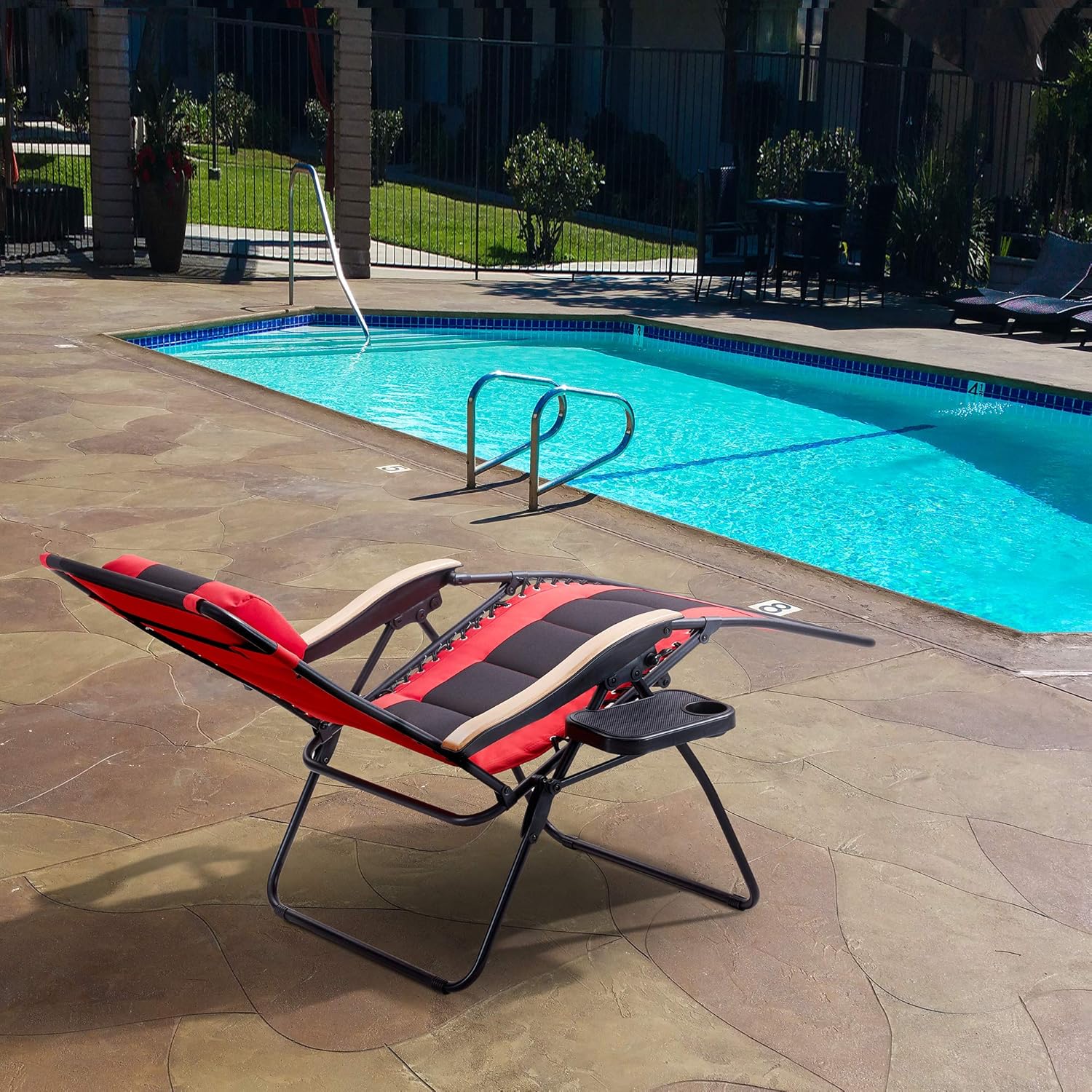 Oversize Padded Zero Gravity Chair Patio Lounge Chair with Cup Holder for Outdoor Beach Pool, Red : Garden & Outdoor