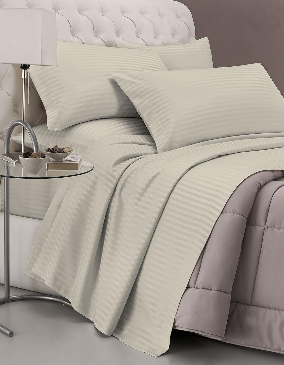 Italian Bed Linen CLSTtortora2P Completo Letto con Lenzuolo sopra