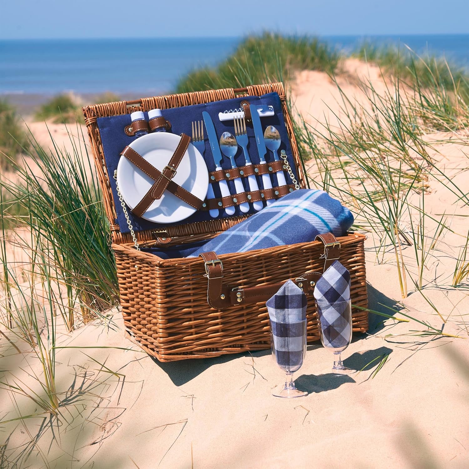 VonShef Deluxe 2 Person Wicker Picnic Basket Hamper with Cutlery