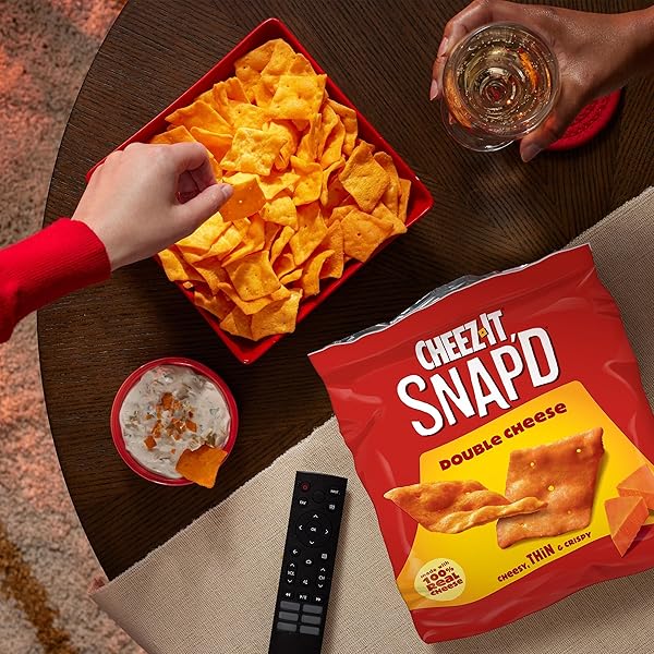 CHEEZ-IT SNAP’D CHEESE CRACKER CHIPS, THIN CRISPS, LUNCH SNACKS, DOUBLE CHEESE, 7.5OZ BAG (1 BAG)