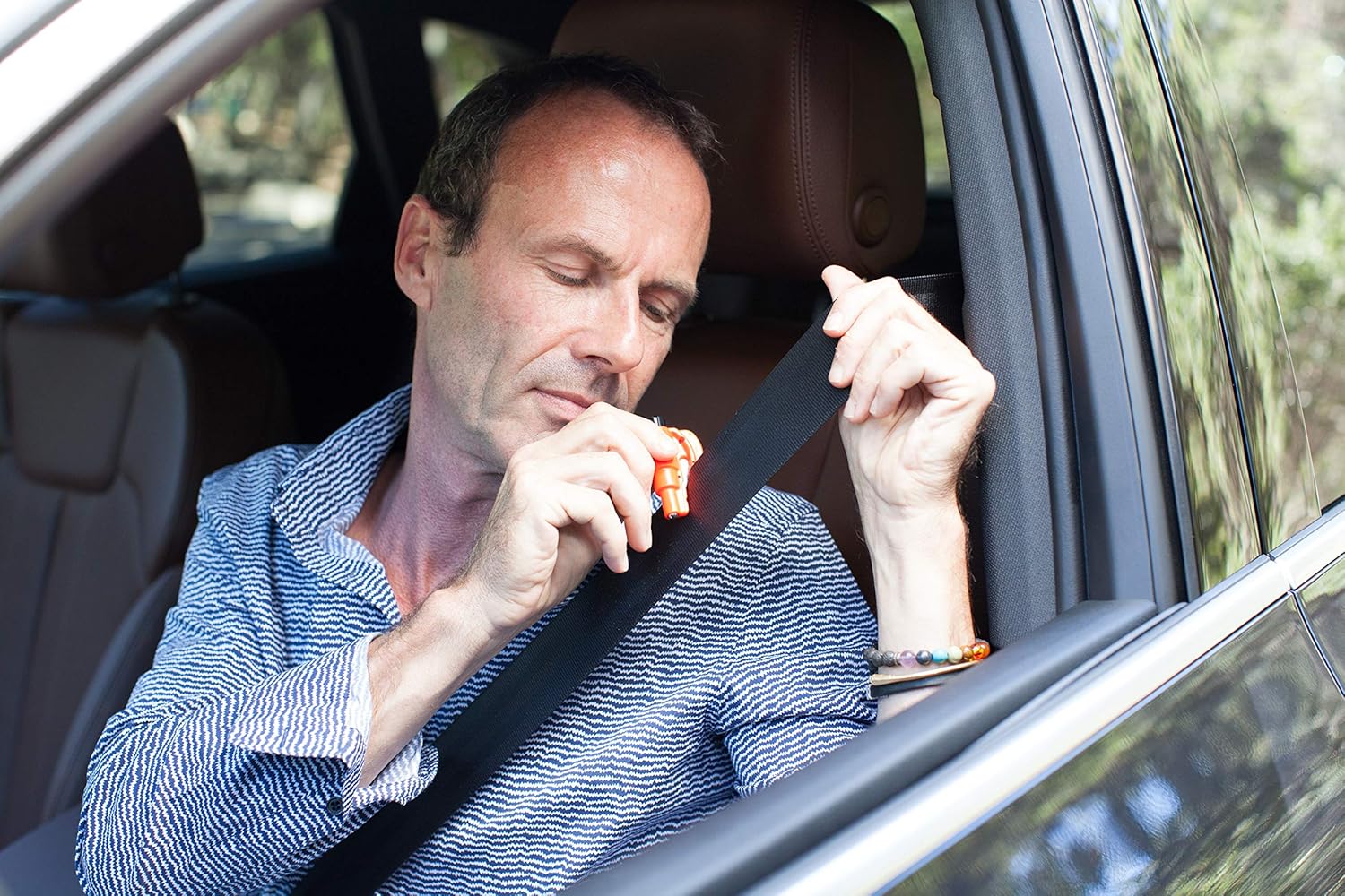 Resqme The Original Emergency Keychain Car Escape Tool, 2-in-1 Seatbelt Cutter and Window Breaker, Made in USA, Safety Yellow-Compact Emergency Hammer: Automotive