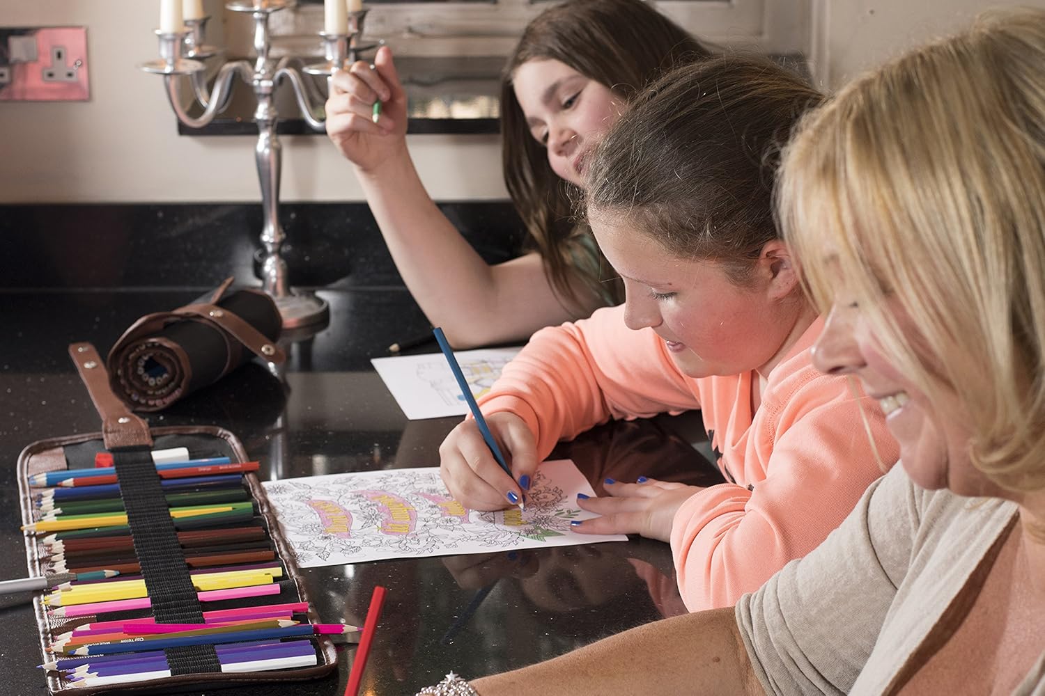 Matite per Colorare 48 Matite Colorate Livello Artista Matite per Colorare 48 Matite Colorate Livello Artista Professionista con Astuccio in Tela e Accessori Inclusi JNW Direct Jazmine Set Perfetto per Libri