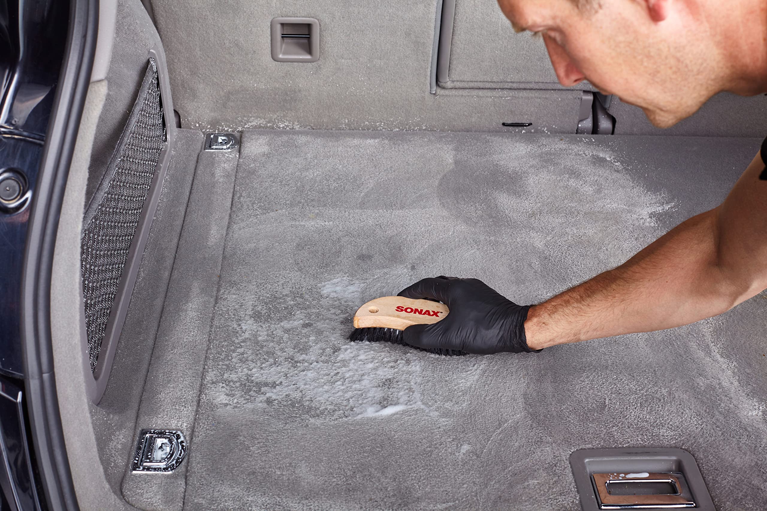 SONAX Textil+LederBürste (1 Stück) Trocken- und Feuchtreinigung von Textilien sowie zur schonenden Reinigung von Glattleder-Oberflächen | Art-Nr. 04167410 9