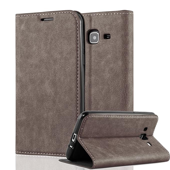 Cadorabo Hülle für Samsung Galaxy J3 2016 (6) - Hülle in Kaffee BRAUN – Handyhülle mit Magnetverschluss, Standfunktion und Ka
