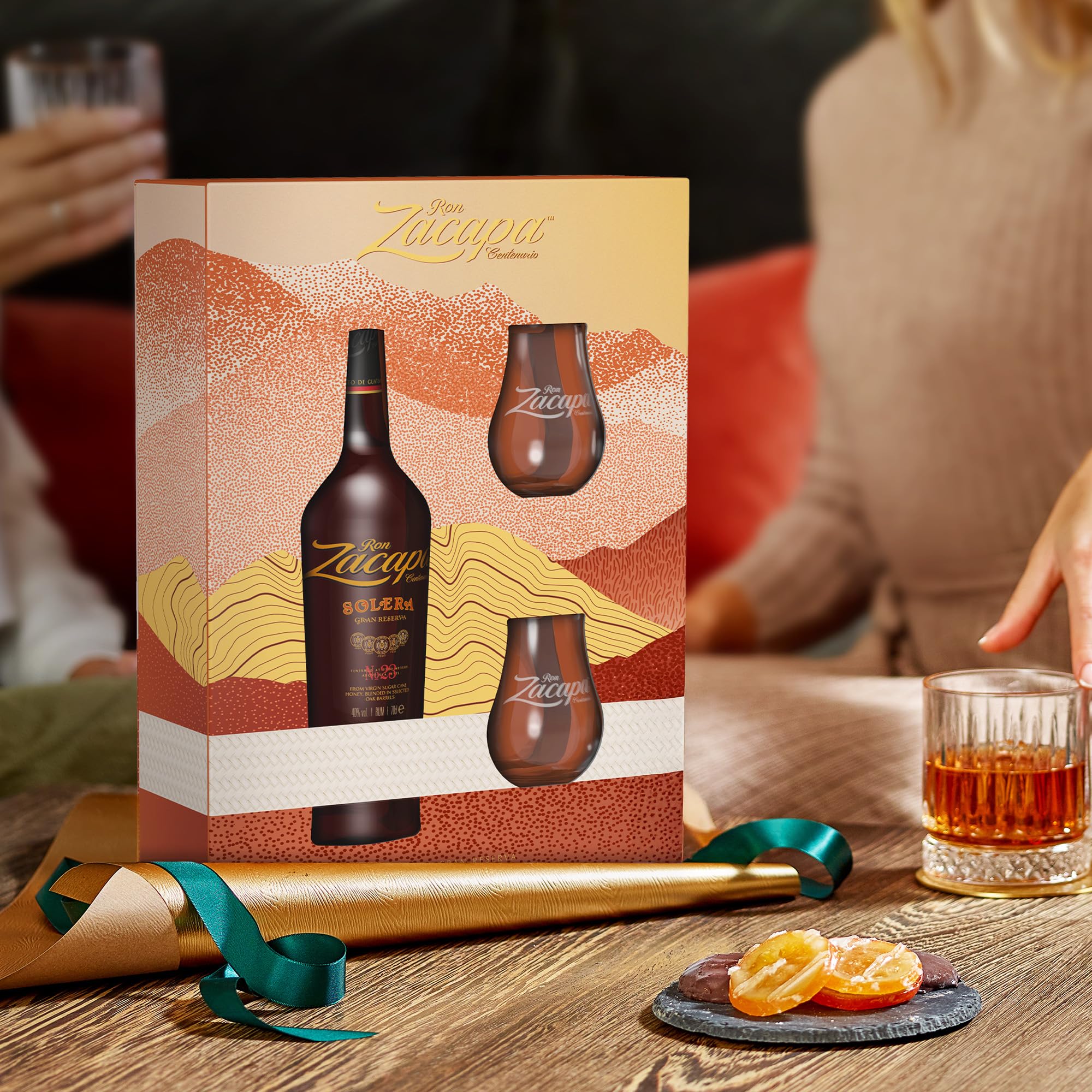 Zacapa Solera Gran Reserva, Exquisiter Rum aus Guatemala, in edler Geschenkverpackung mit 2 Nosing-Gläsern, 40 Prozent vol, 700 ml Einzelflasche, Geschenkset mit zwei Gläsern 4