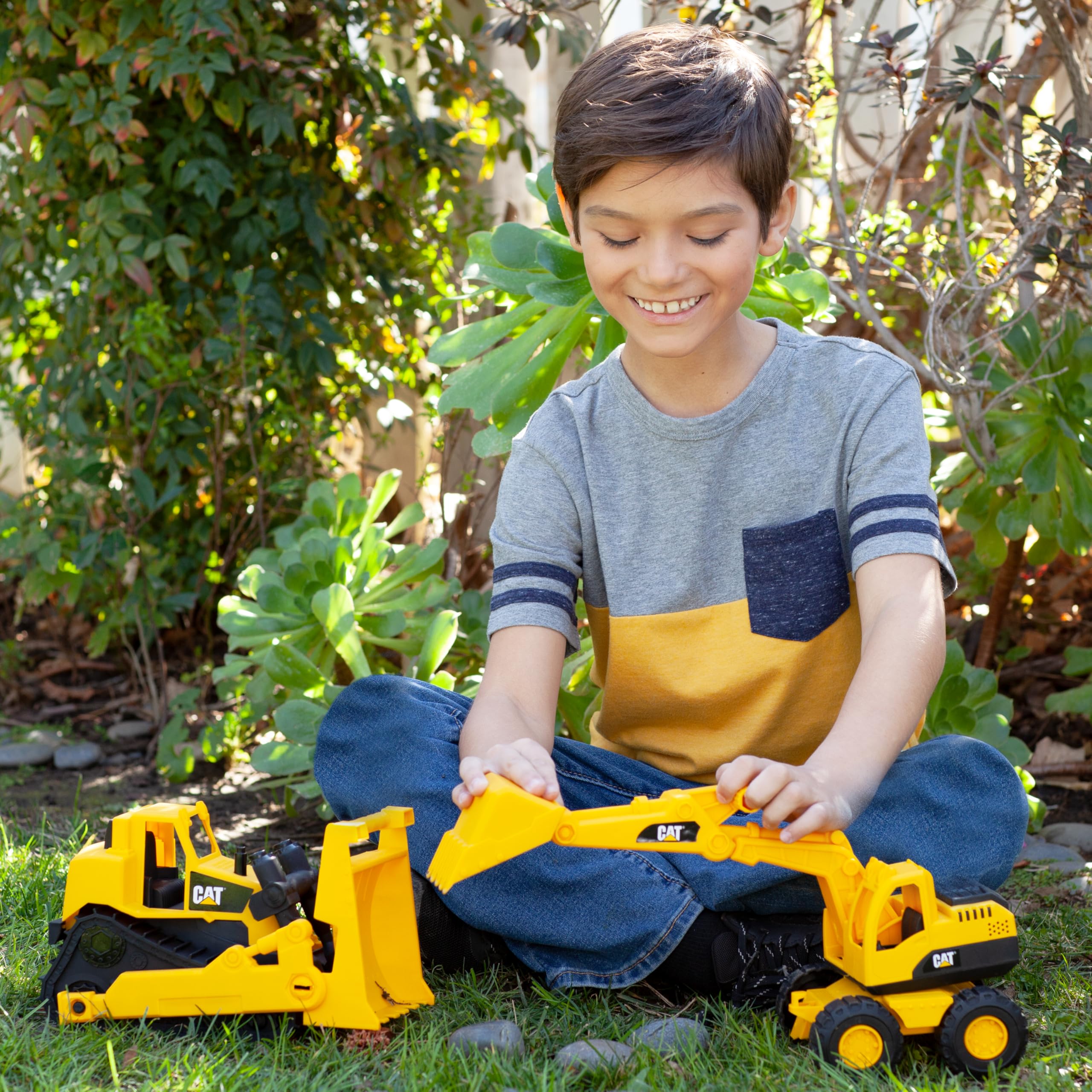 Cat Construction Fleet 10” Excavator Toy – Heavy‑Duty Plastic, Working Boom & Bucket, Free‑Rolling Wheels, Indoor/Outdoor Sandbox Vehicle for Toddlers & Kids Ages 2 +
