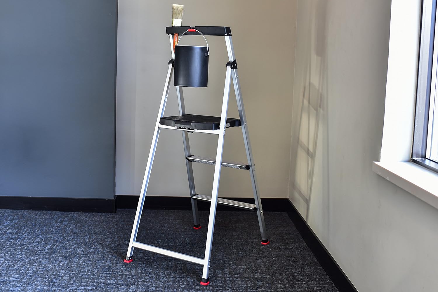 Rubbermaid RMA-3 3 Light Weight Aluminum Step Stool with Project Top, Silver - - 