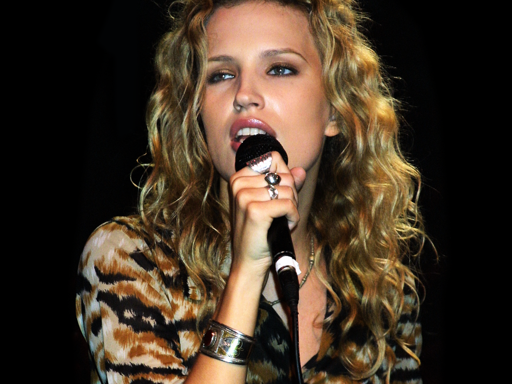 Janita à écouter ou acheter sur Amazon Music dès maintenant