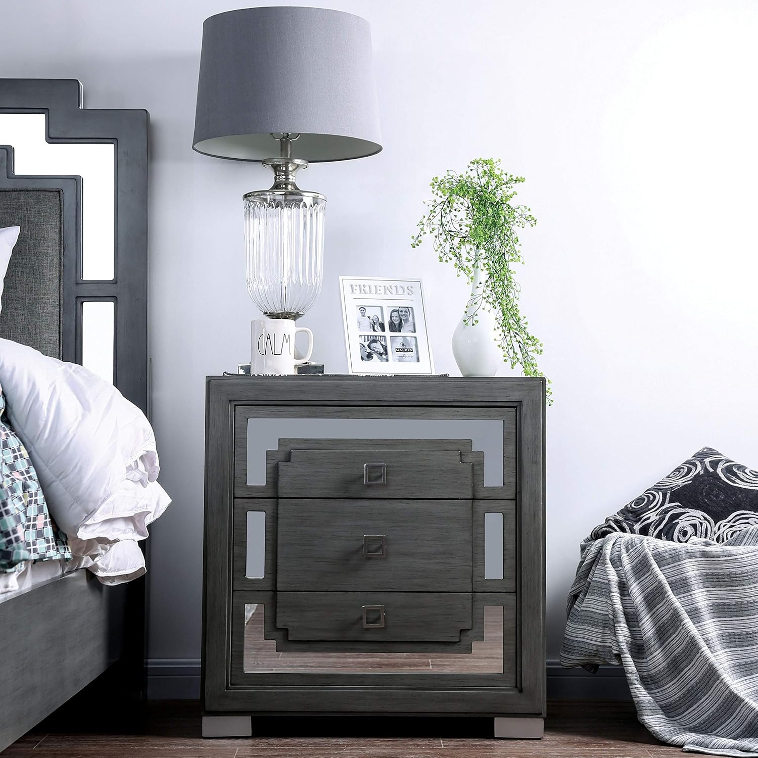 Amazon Com Contemporary Grey 3 Drawer Nightstand Modern Transitional Veneer Wood Brushed Finish Felt Lined Top Drawer Usb Port Kitchen Dining