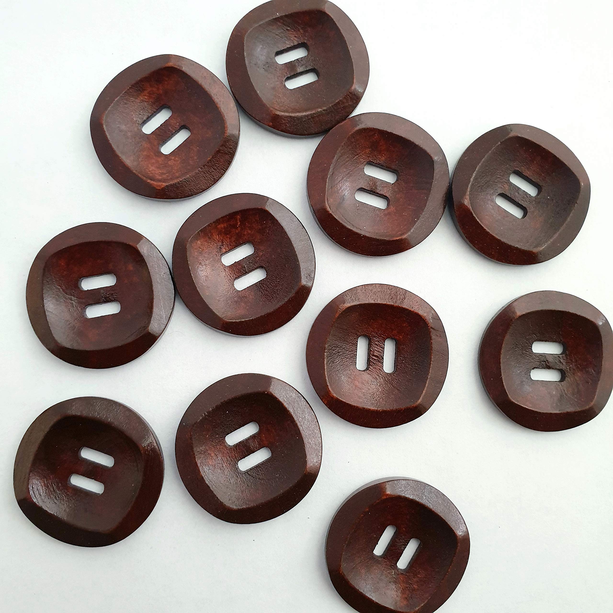 MajorCrafts® 16pcs 30mm Dark Brown Square Top 2 Holes Large Sewing Wood Buttons Craft Embellishments