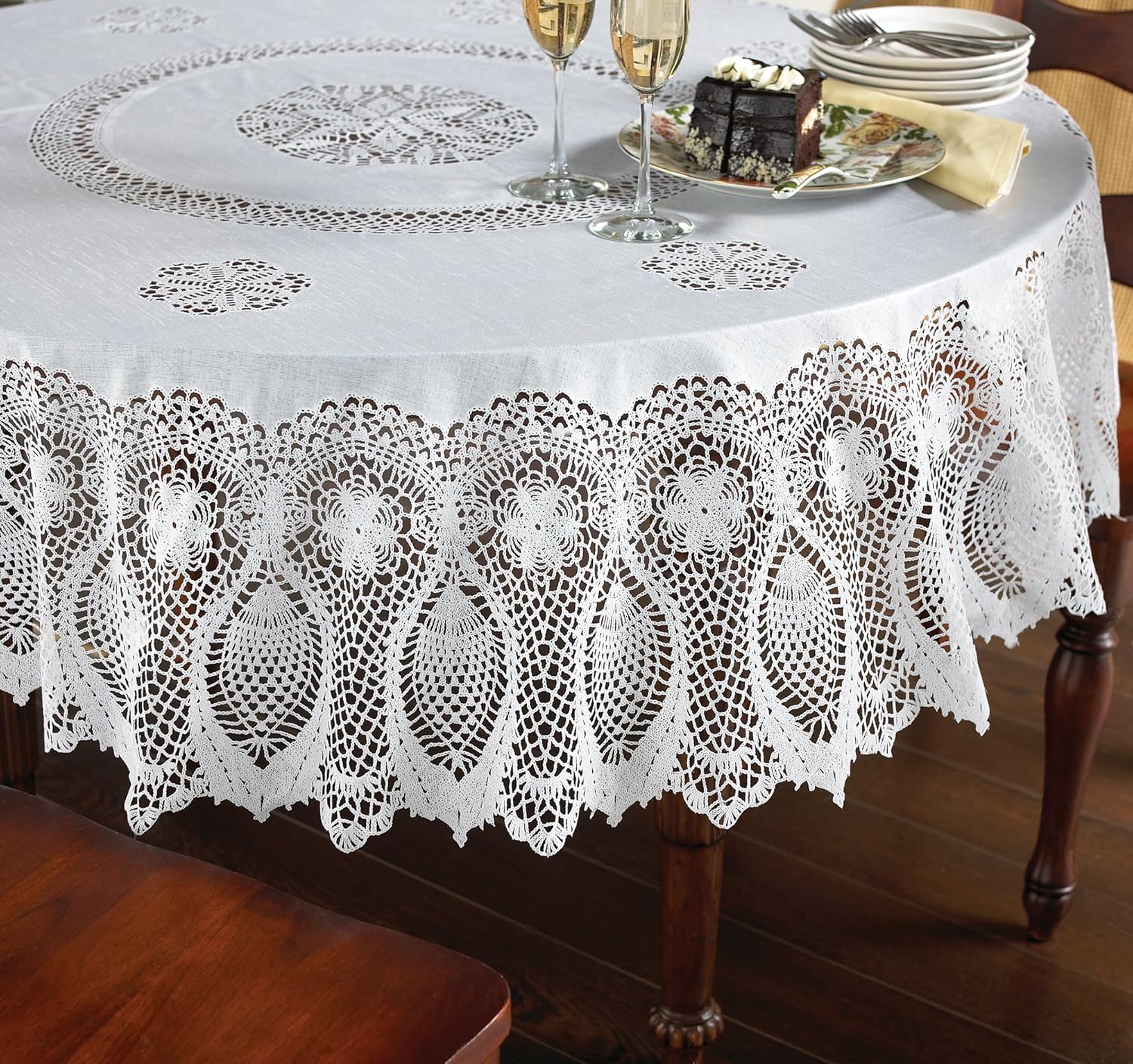 Best round plastic reusable table cloth