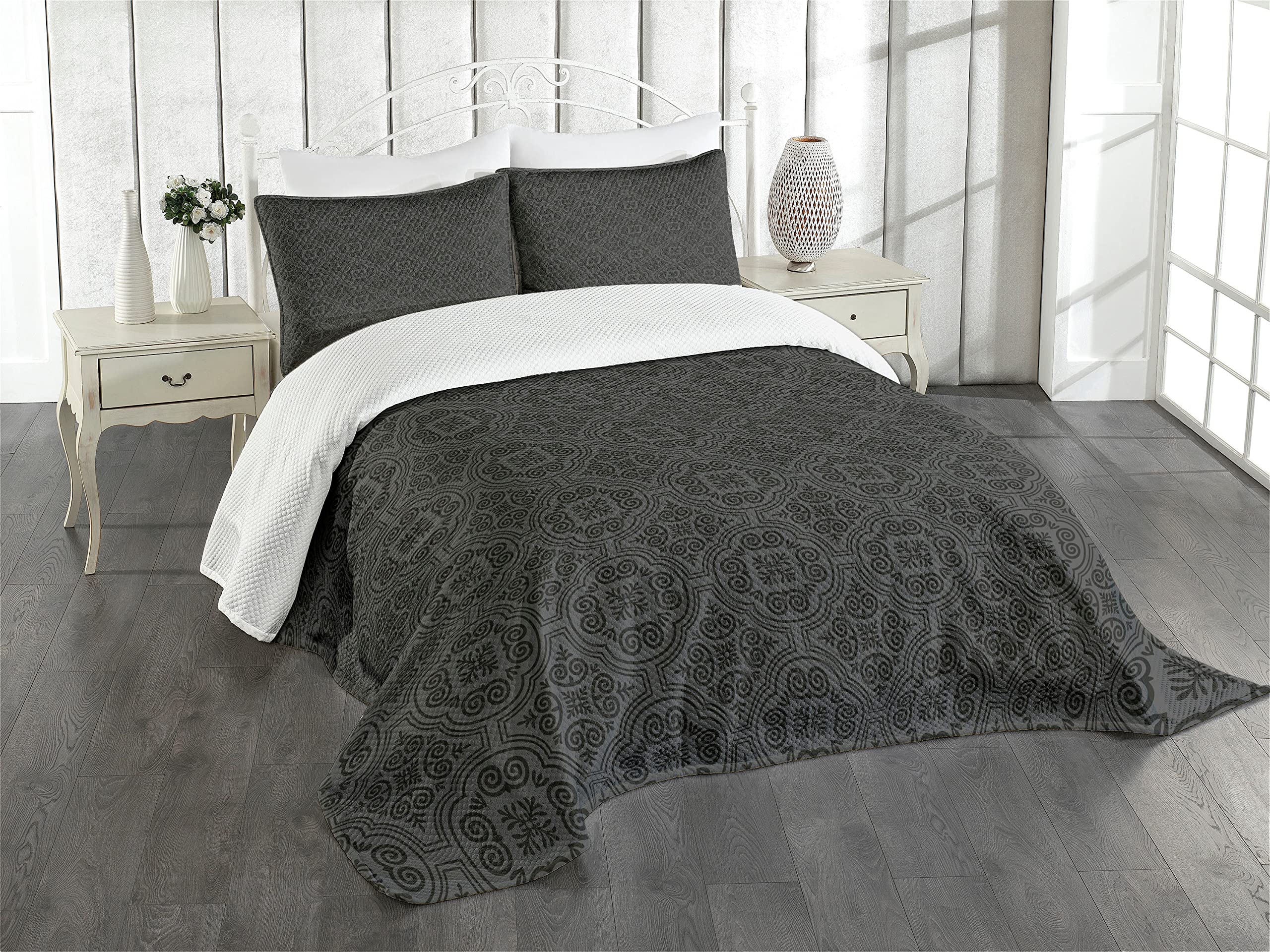 ABAKUHAUS Dark Grey Bedspread Set, Venetian Baroque, Decorative Quilted 3 Piece Coverlet Set with 2 Pillow Shams, Grey Black