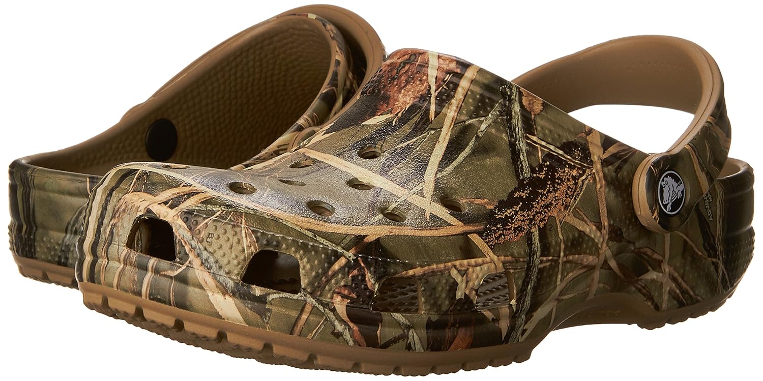 crocs classic realtree men clog in brown