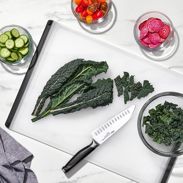 OXO GOOD GRIPS PLASTIC CARVING & CUTTING BOARD