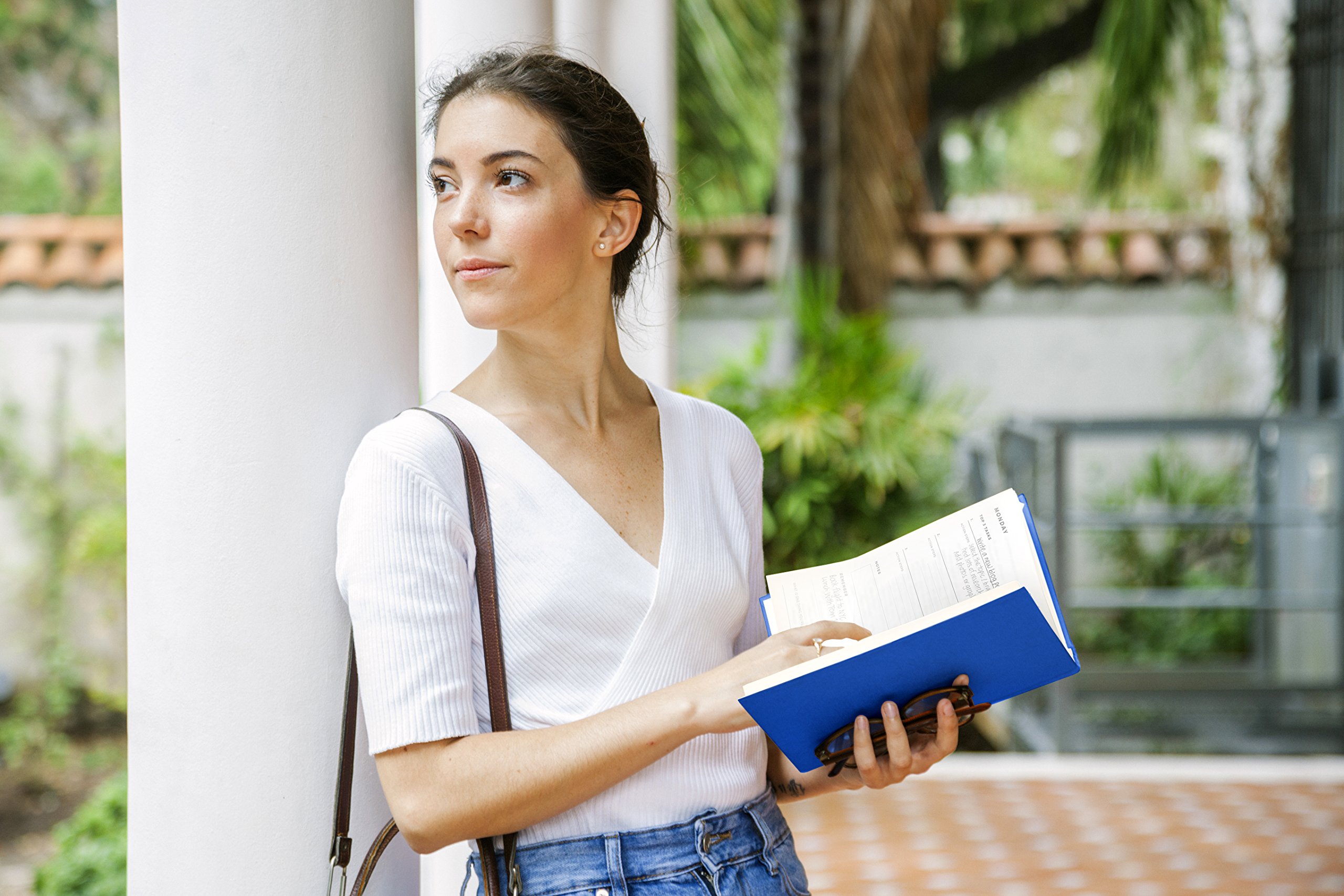 Tempus Planner – Daily Planner for The Goal Kickers, Dreamers & Doers. Monday to Sunday – Best Day & Weekly Journal, Organizer. Achieve Maximum Productivity in 2018. Undated Hardcover Notebook 6 x 8.5