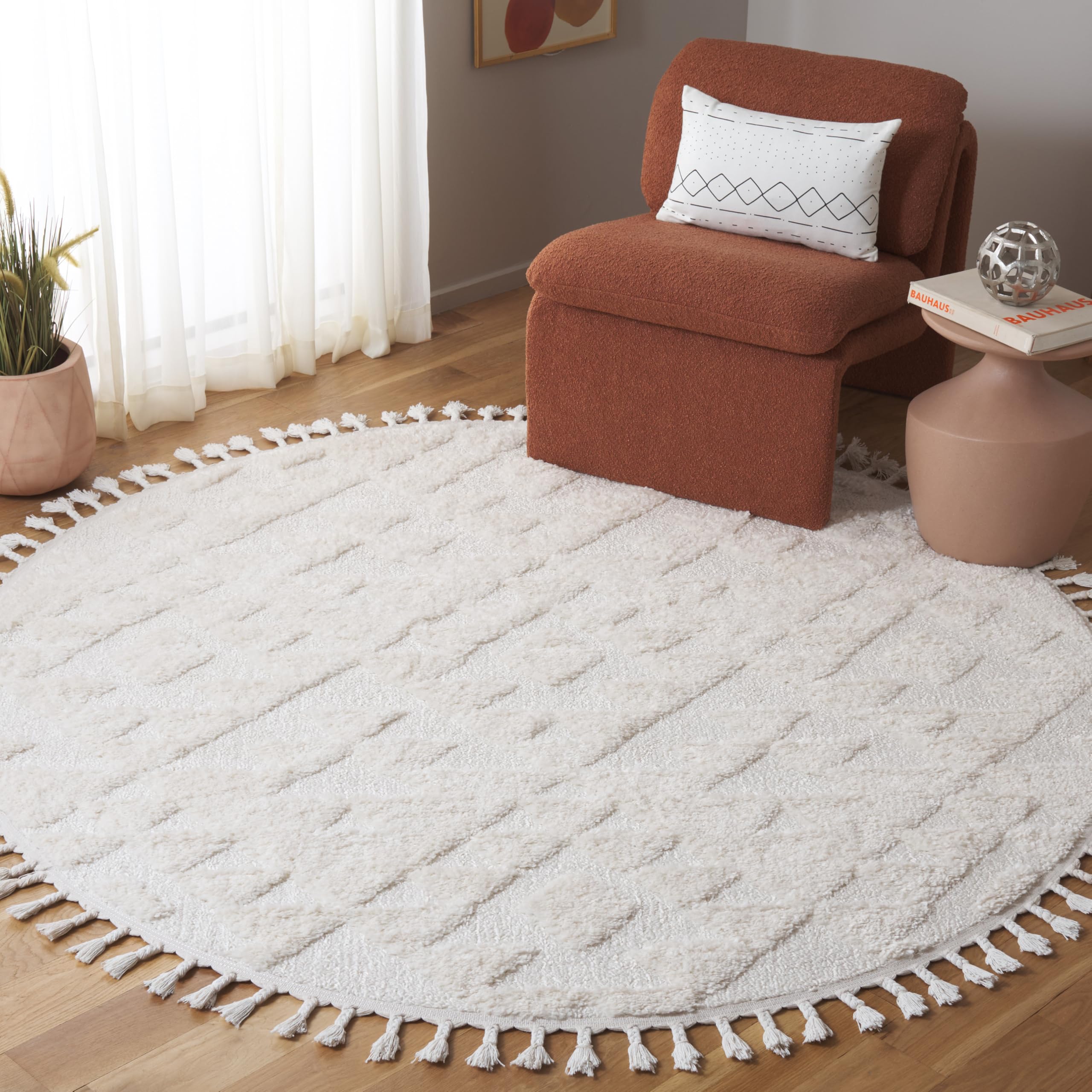 SAFAVIEH Moroccan Tassel Shag Collection Area Rug - 6' x 8' Oval, Ivory, Non-Shedding & Easy to Clean, Plush High-Low Texture, Ideal for Living Room, Bedroom, Dining Space (MTS688C) Image