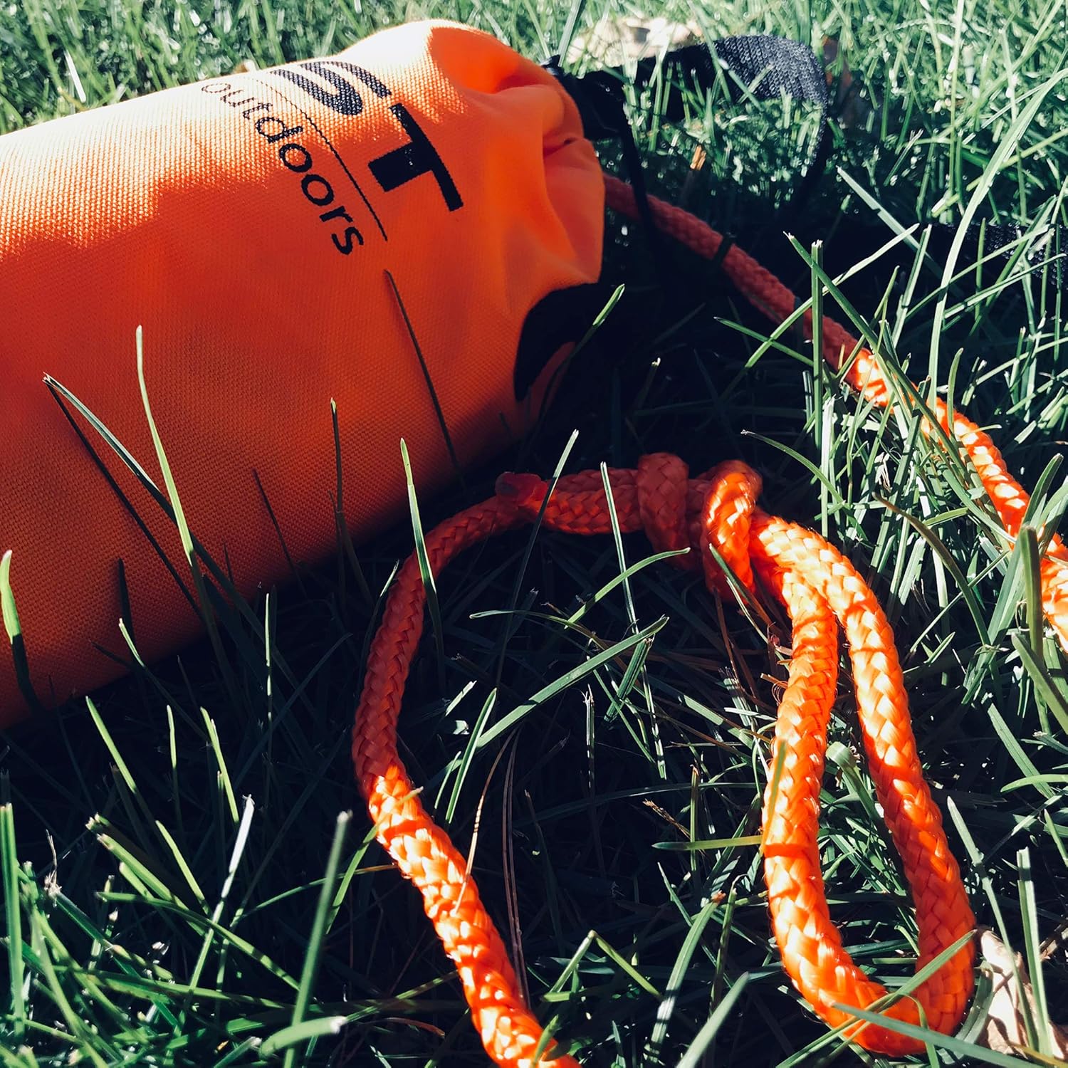 Best Marine Throw Ropes Rescue Bag with 70 Feet of Marine Line. Throwable Flotation Device for Kayaking and Boating. High Visibility Water Rescue Safety Equipment for Kayak and Boat Emergency: Clothing