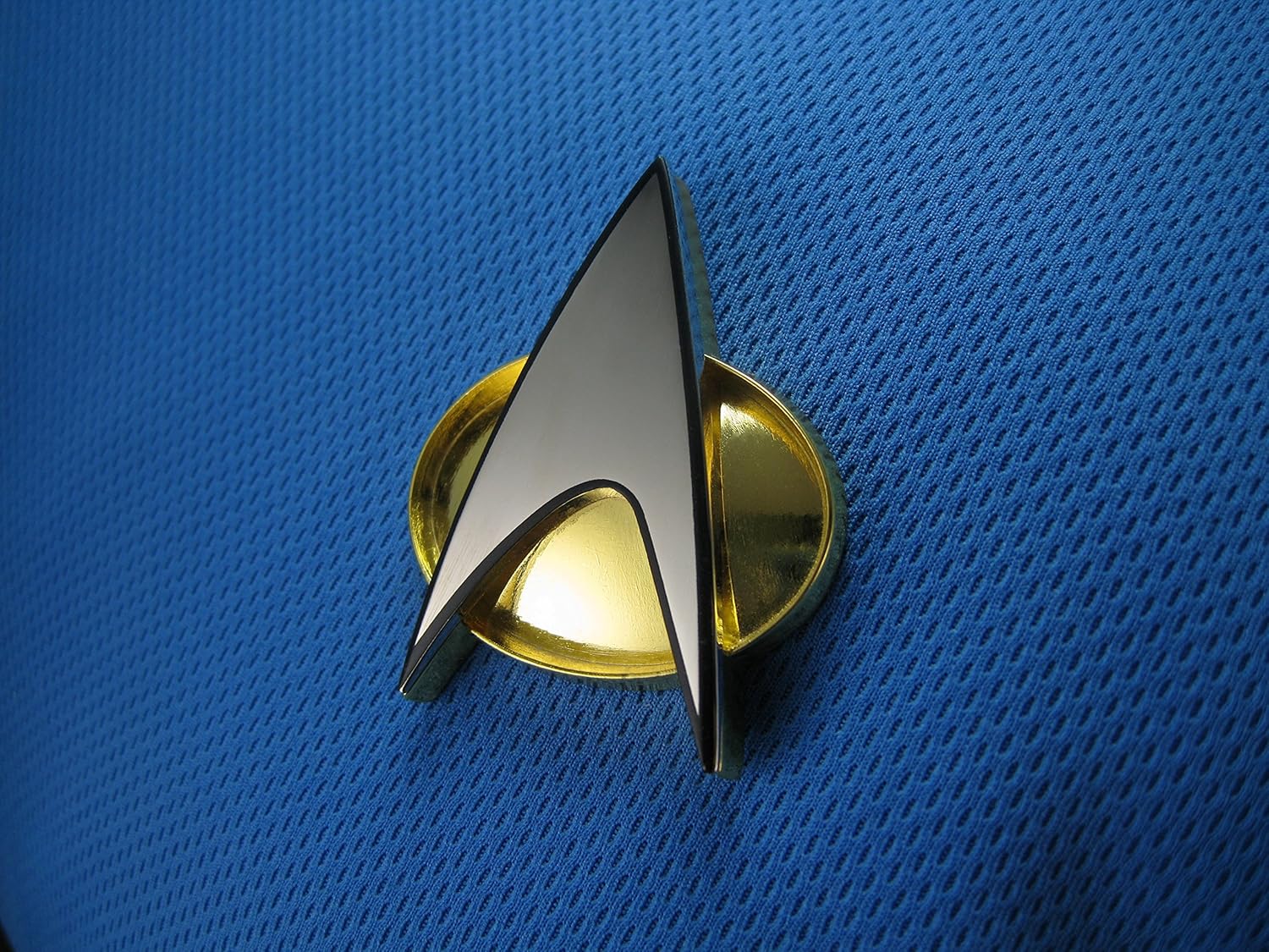 QMX Star Trek The Next Generation Communicator Badge Replica: Toys & Games