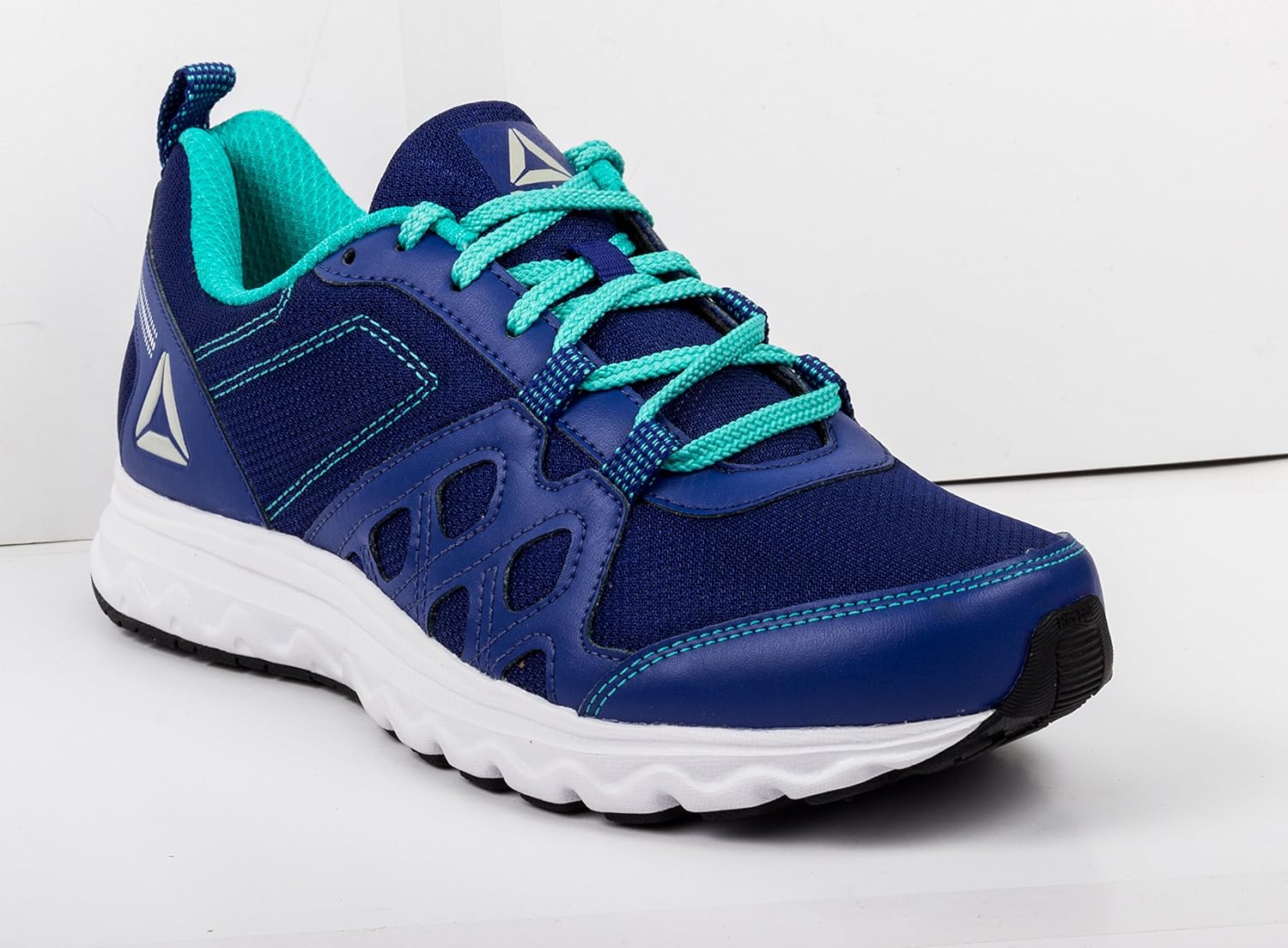 reebok run fushion extreme sports running shoe for women