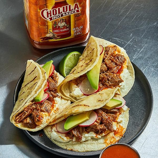 CHOLULA CHILI GARLIC HOT SAUCE, 64 FL OZ – ONE 64 FLUID OUNCE BULK CONTAINER OF CHILI GARLIC HOT SAUCE WITH MEXICAN PEPPERS, GARLIC AND SIGNATURE SPICES, PERFECT FOR EGGS, WINGS, FRIES AND POPCORN