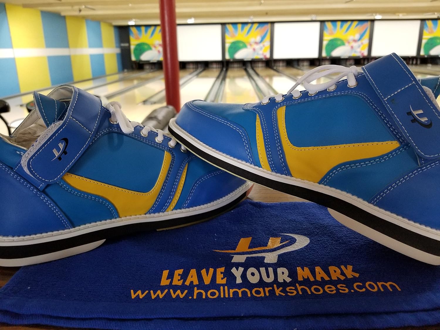 Mens High Top Bowling Shoe for Right Handed Bowler Rubber