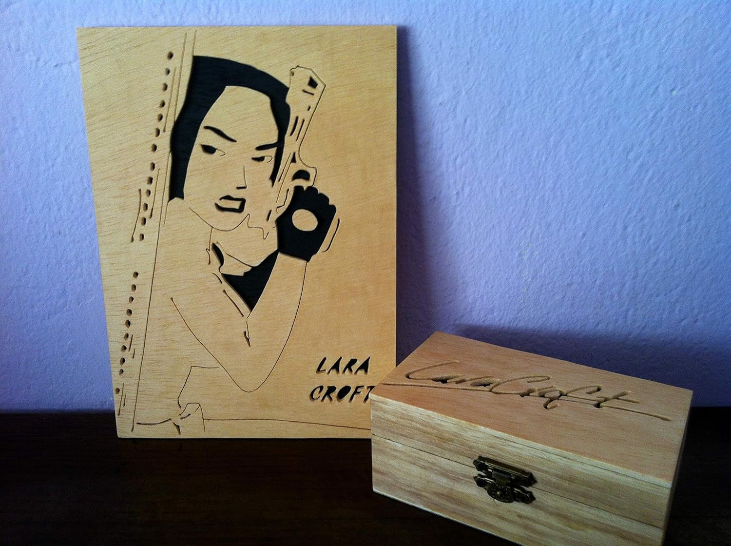 Lara croft cuadro + caja de madera: Amazon.es: Handmade