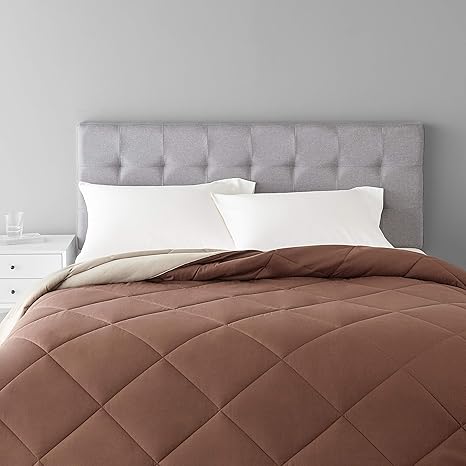 Amazon Com Amazon Basics Reversible Microfiber Comforter Blanket Full Queen Chocolate Khaki Home Kitchen
