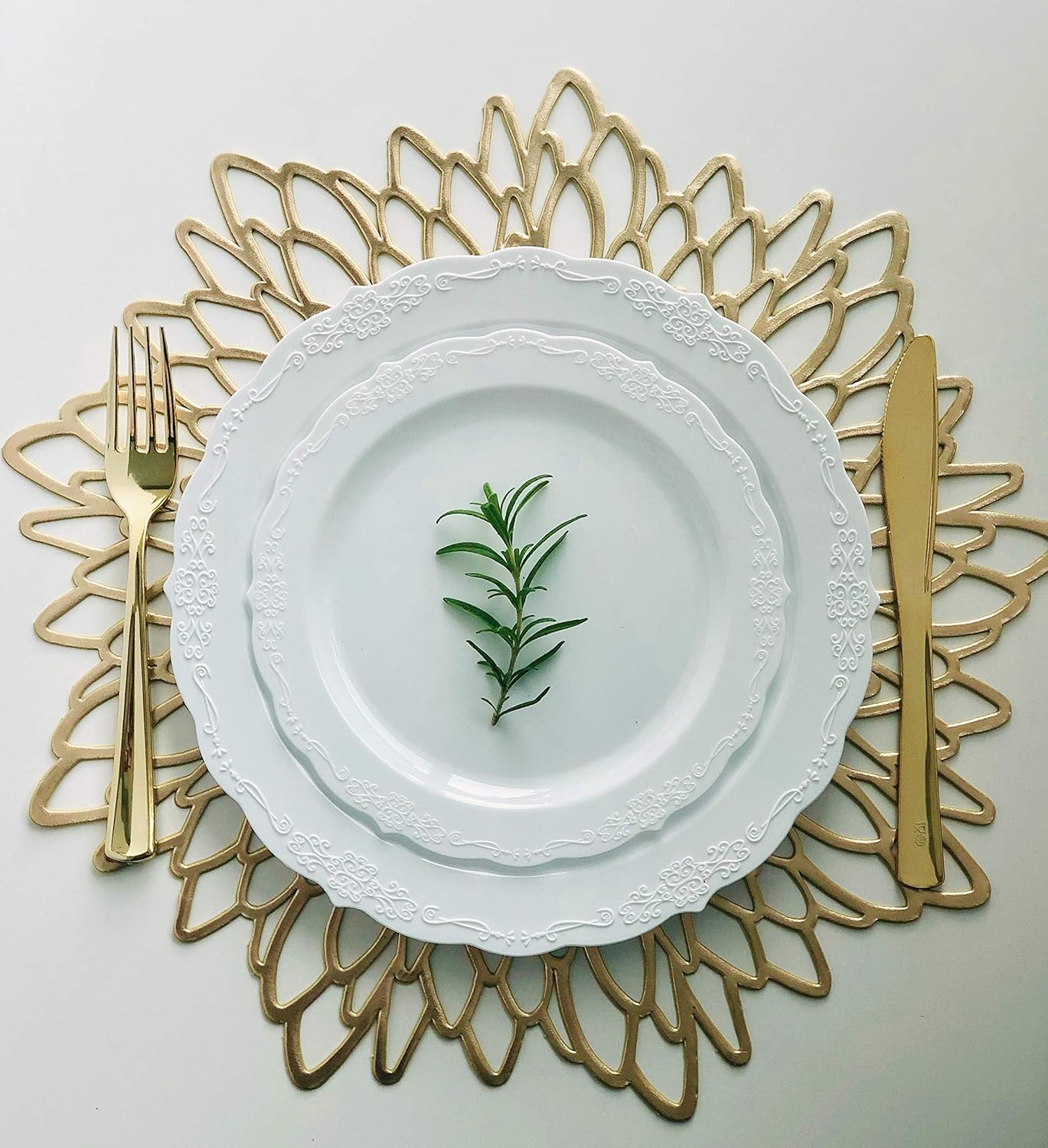 Occasions  10 Pieces Pack Pressed Vinyl Metallic Placemats / Wedding Accent Centerpiece Placemat (Round Gold Leaf): Kitchen & Dining