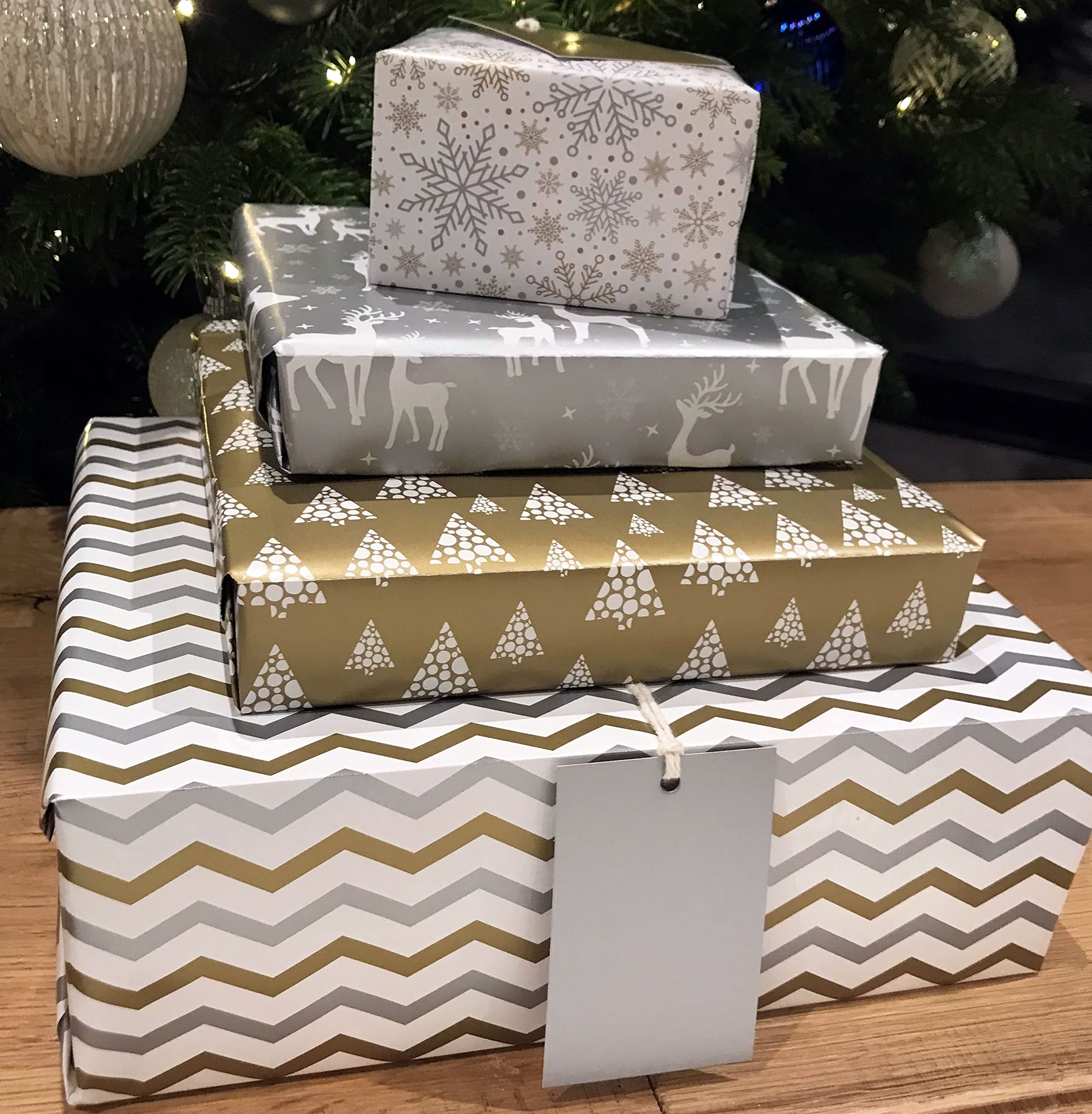 Christmas Wrapping Paper. 8 XL Sheets (50 x 70cm). Metallic Silver & Gold Designs. Gift Wrap 4 Design Pack with Matching Tags. Cutting Grid on Reverse.
